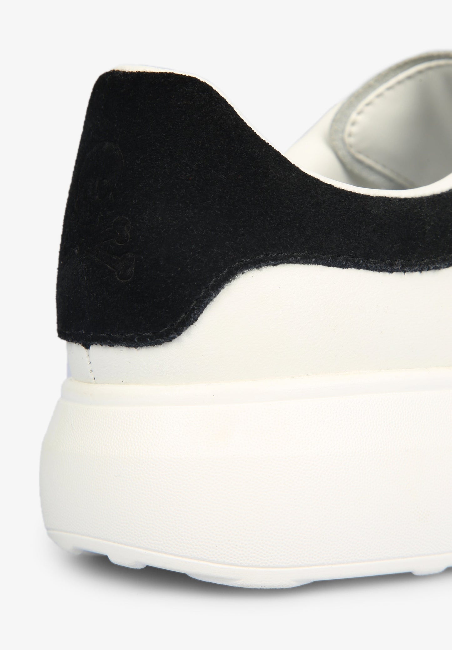 SNEAKERS WITH SPECIAL CONTRAST SOLES