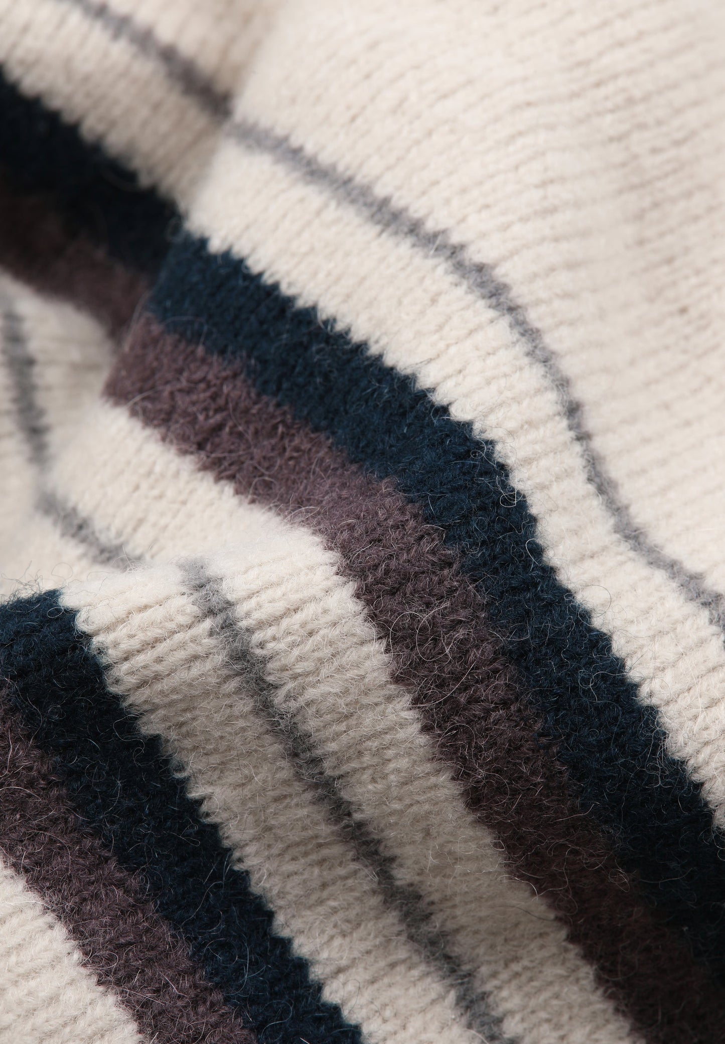 TWO-TONE STRIPE KNIT SCARF