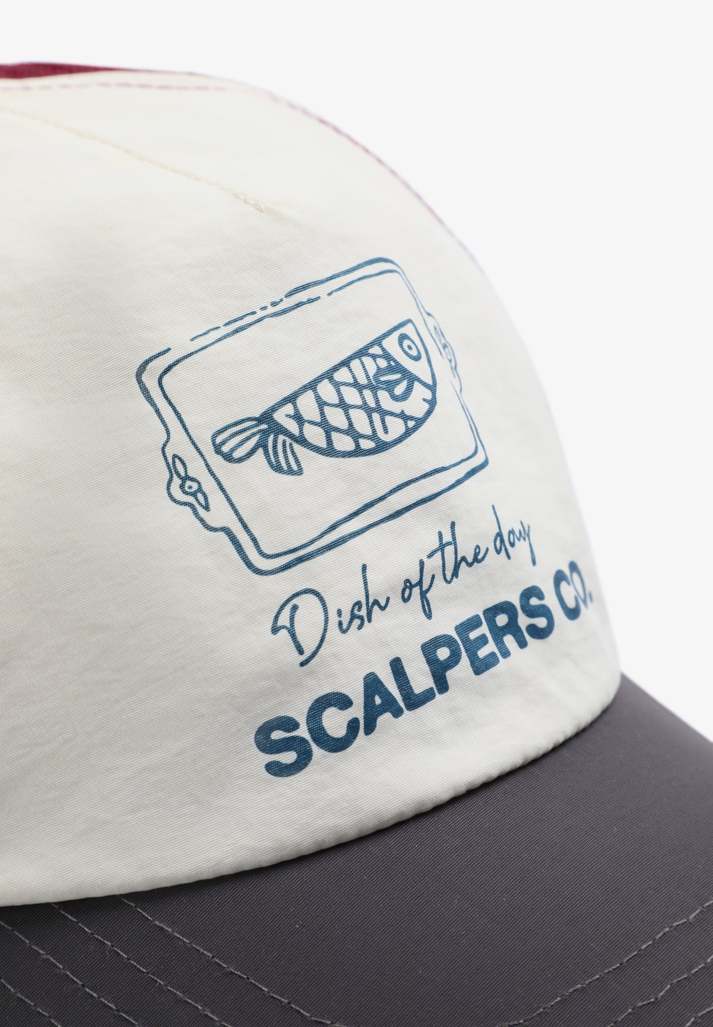 THREE-COLOURED MESH TRUCKER CAP