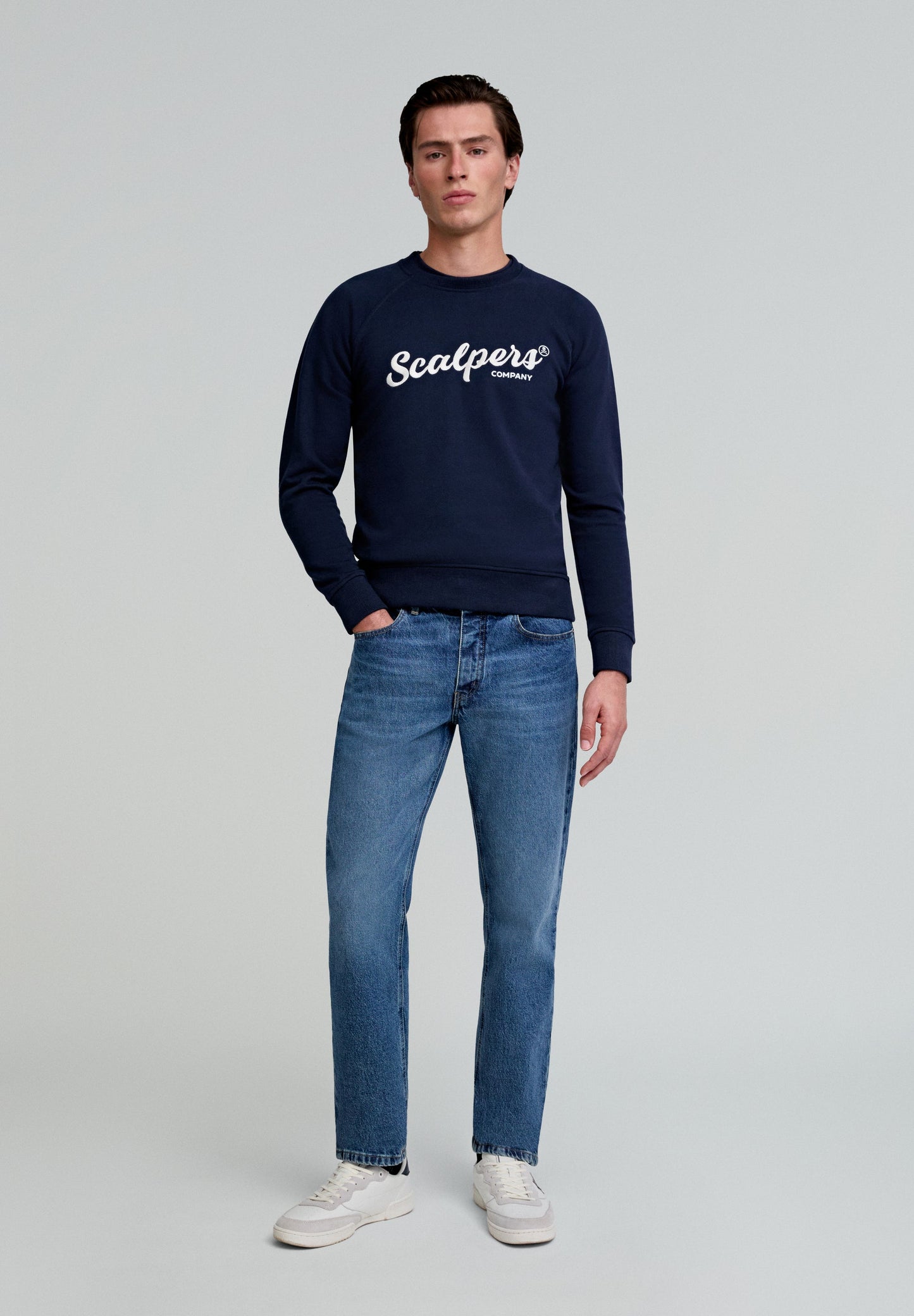 RAGLAN SLEEVE LOGO SWEATSHIRT