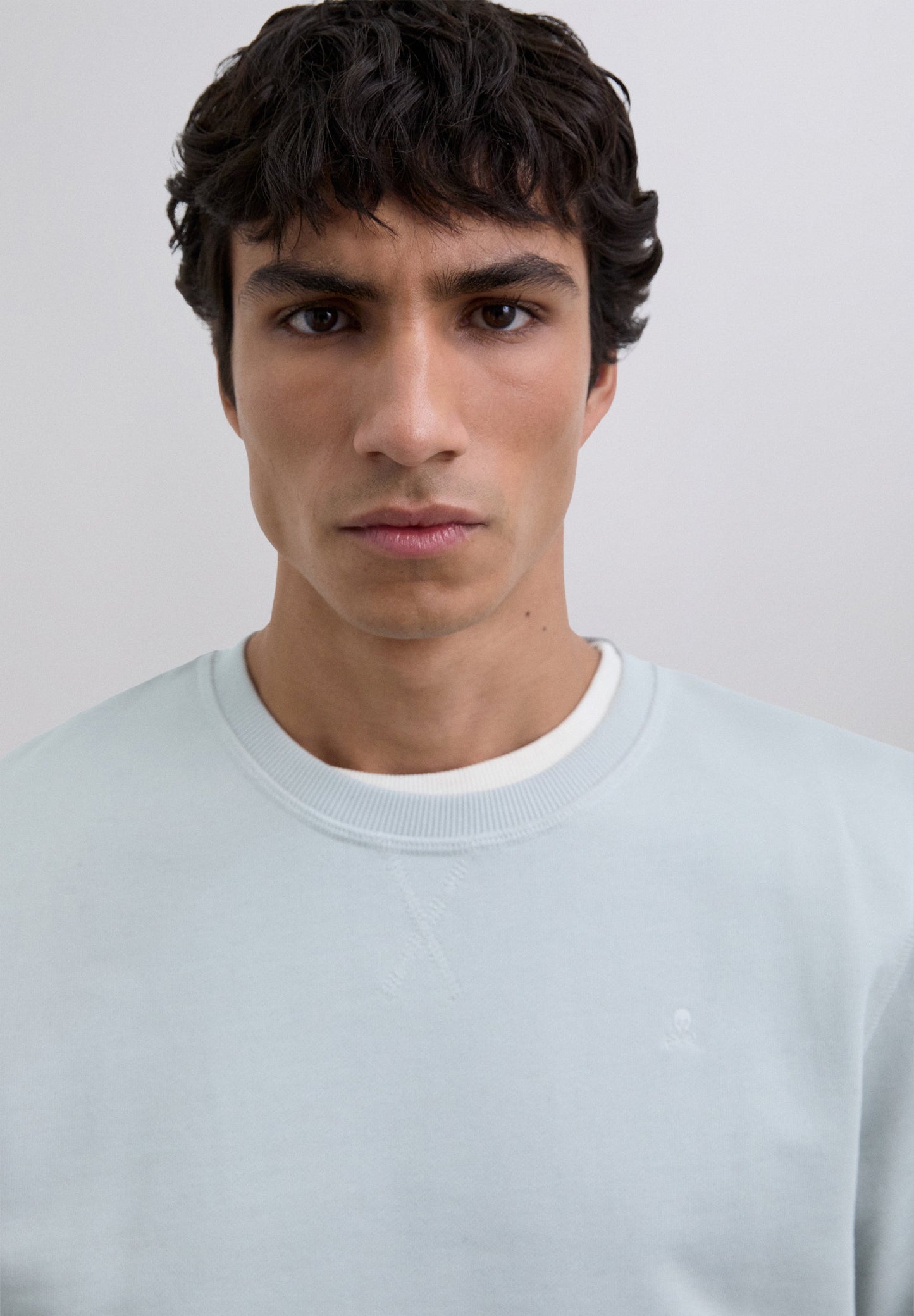 SWEATSHIRT WITH EMBROIDERED SKULL