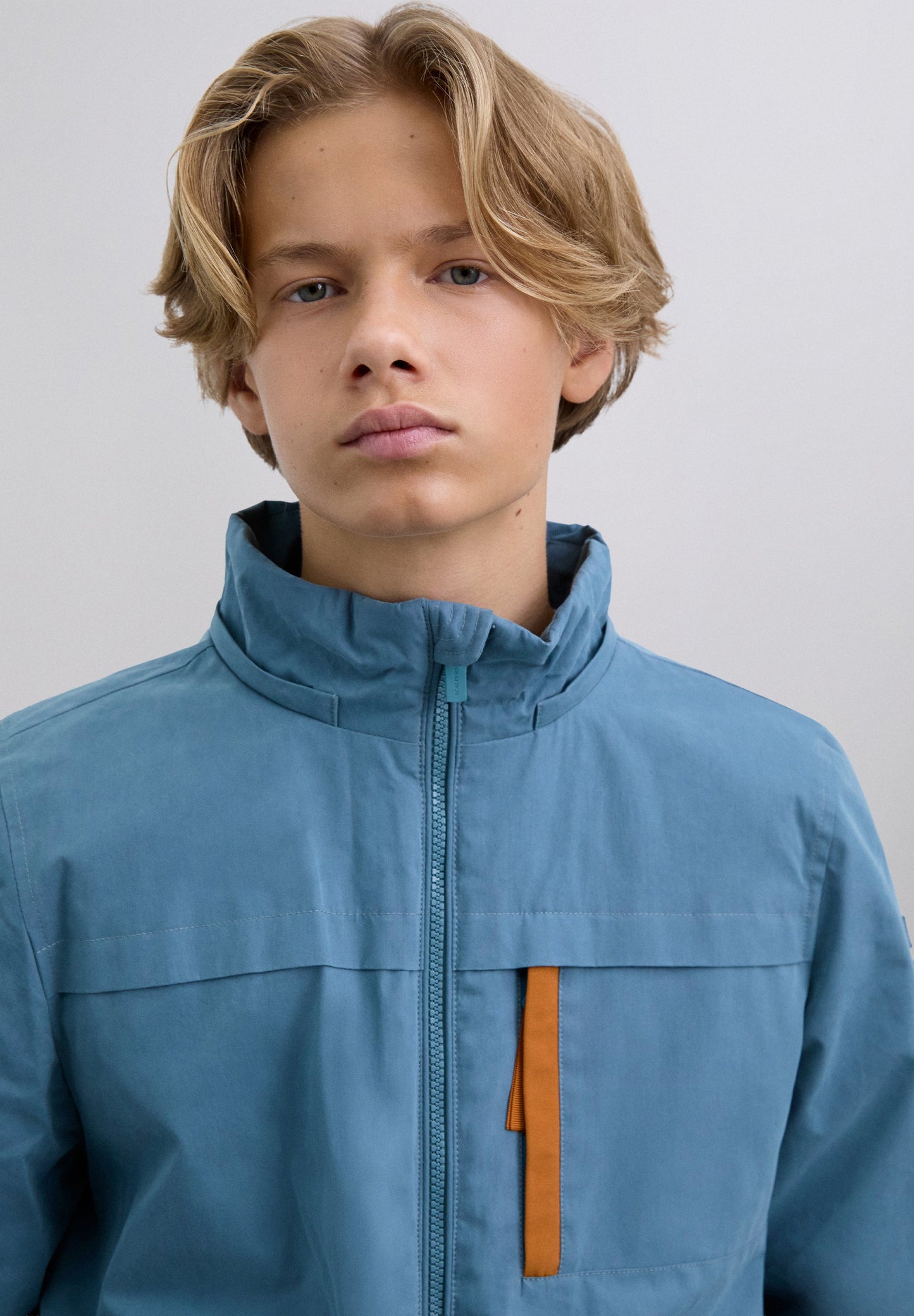 THREE-TONE COLOUR BLOCK JACKET