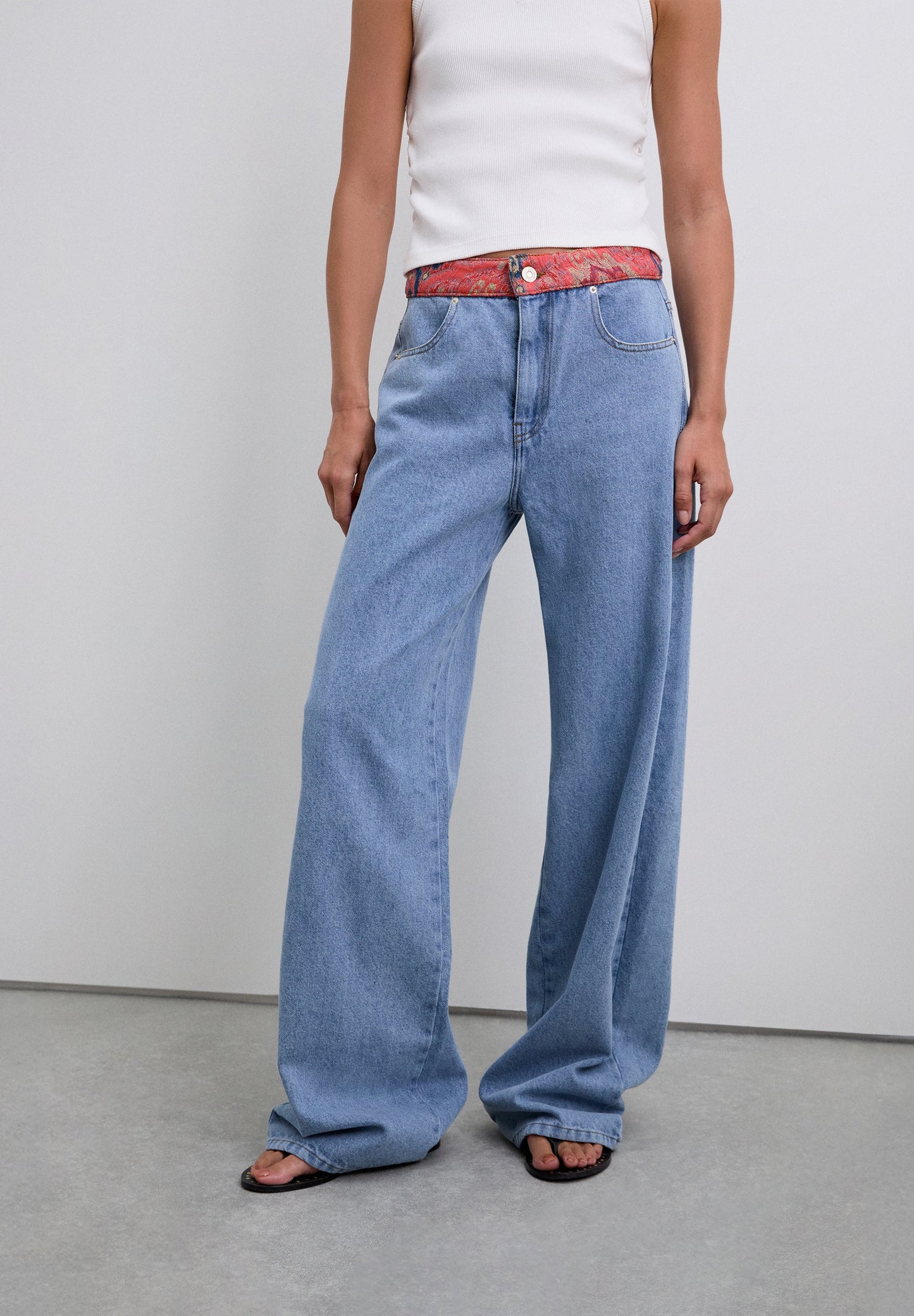 MID-RISE JEANS
