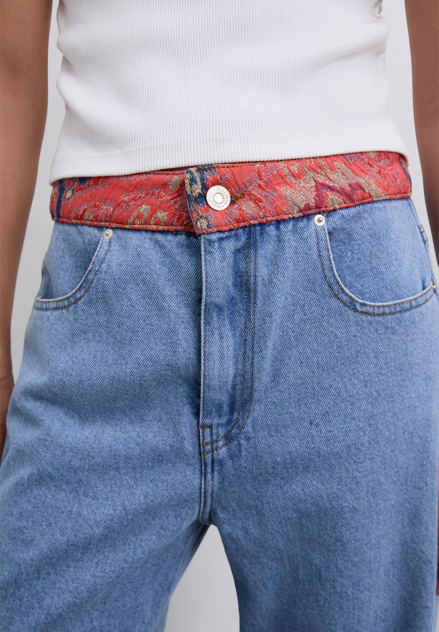 MID-RISE JEANS