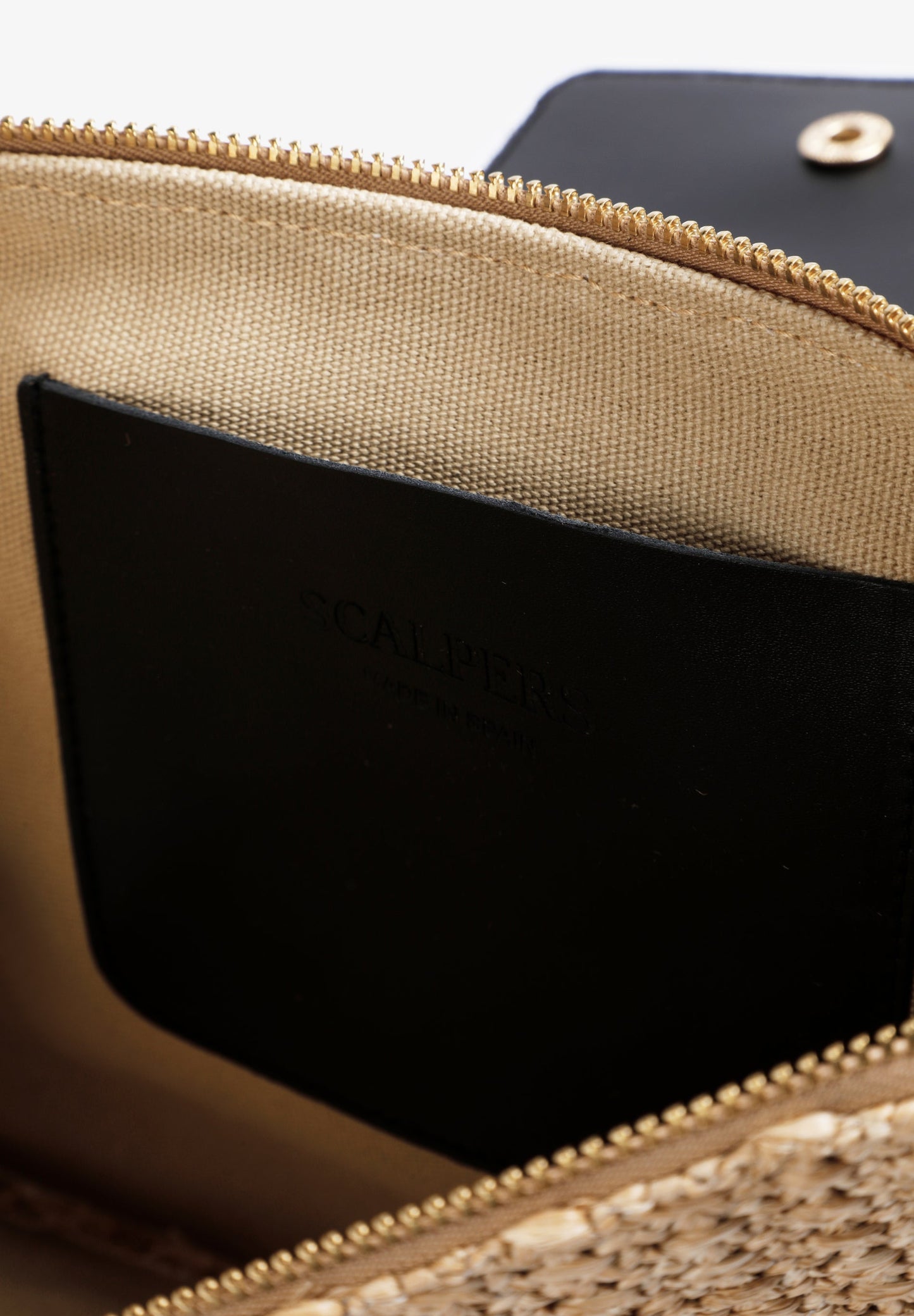 RAFFIA CLUTCH WITH LEATHER DETAILS