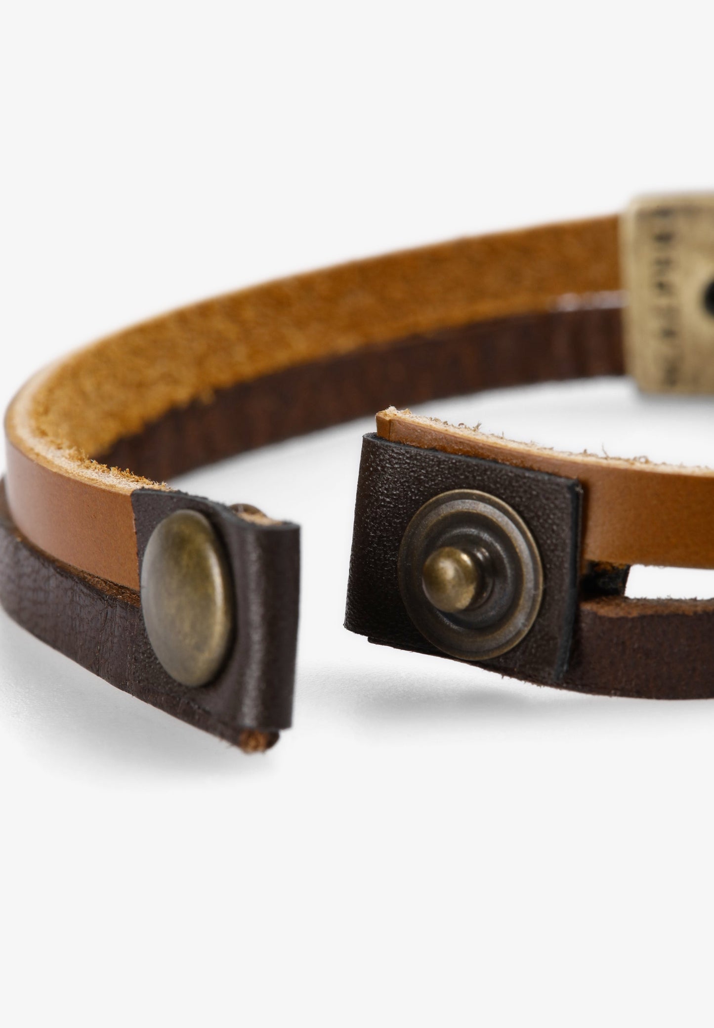 DOUBLE LEATHER BRACELET WITH SKULL