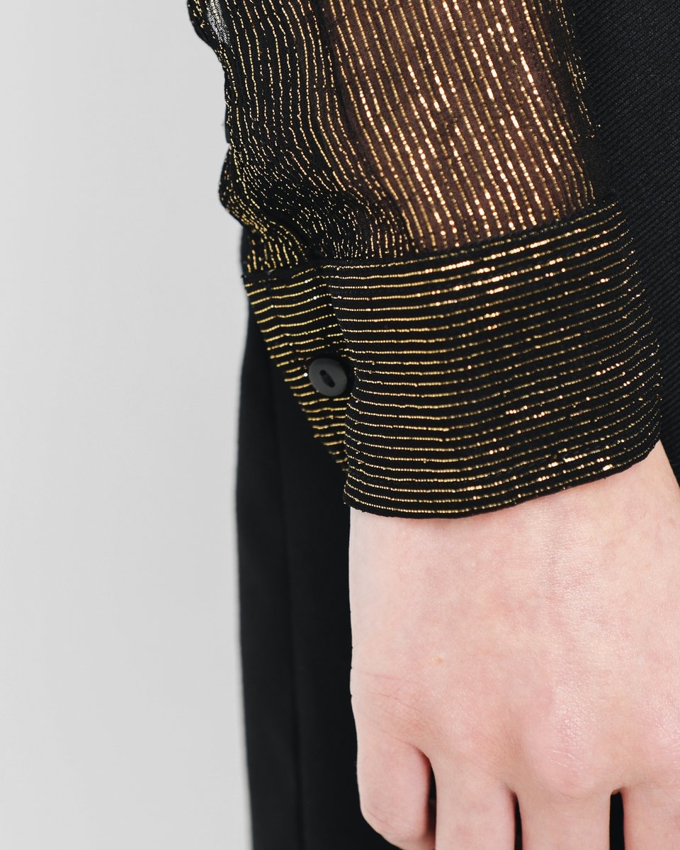 BLUSA LUREX CUELLO MAO NEGRO