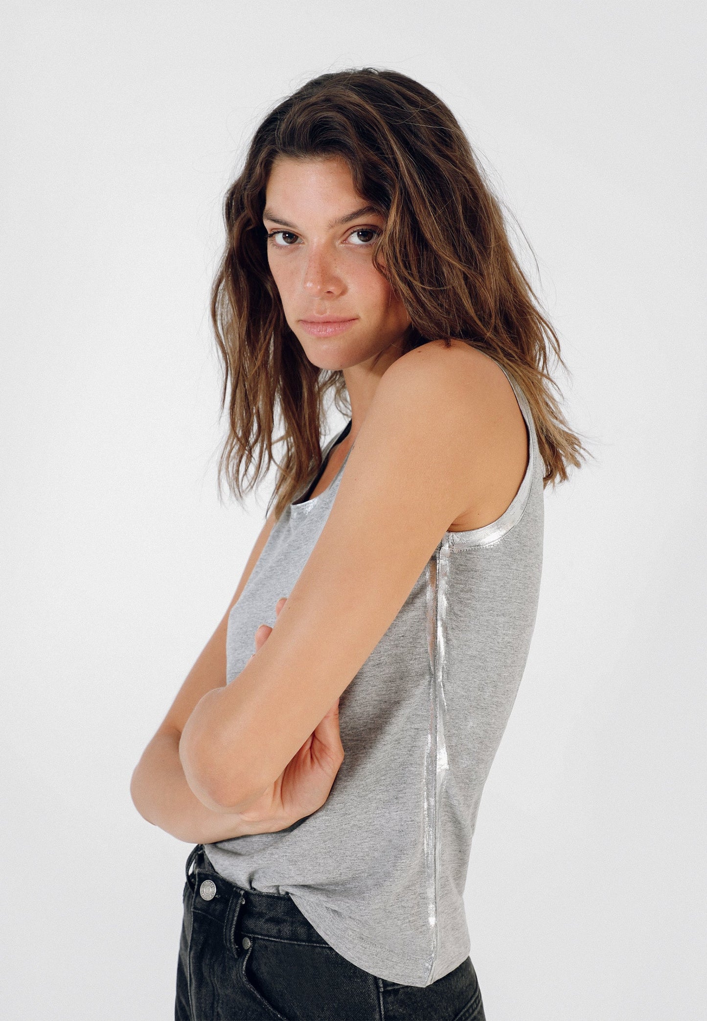 CAMISETA ACABADO METÁLICO