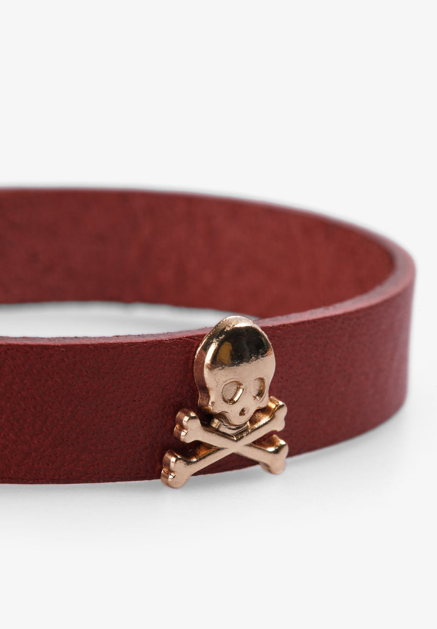 LEATHER BRACELET WITH SKULLS