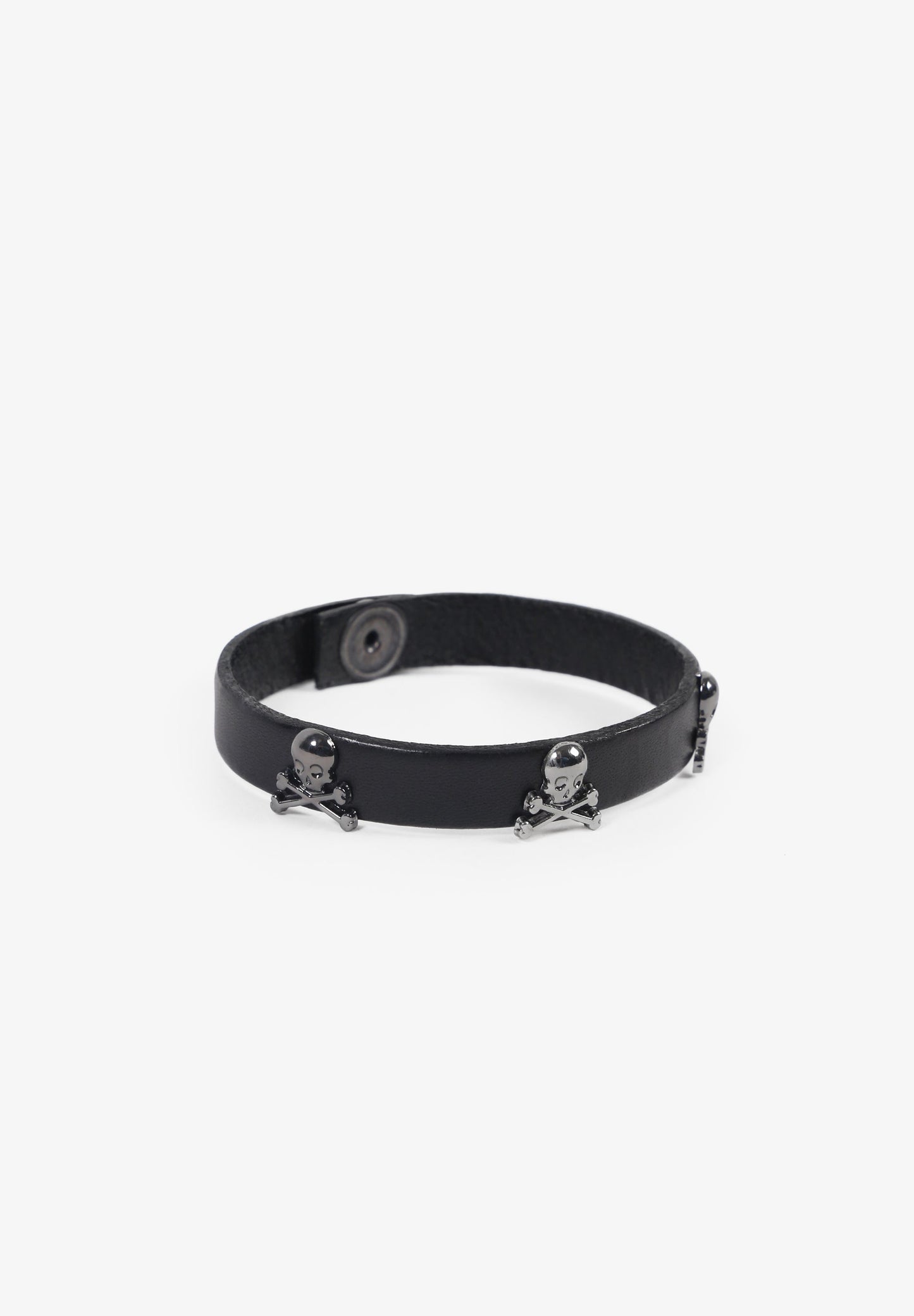 LEATHER BRACELET WITH SKULLS