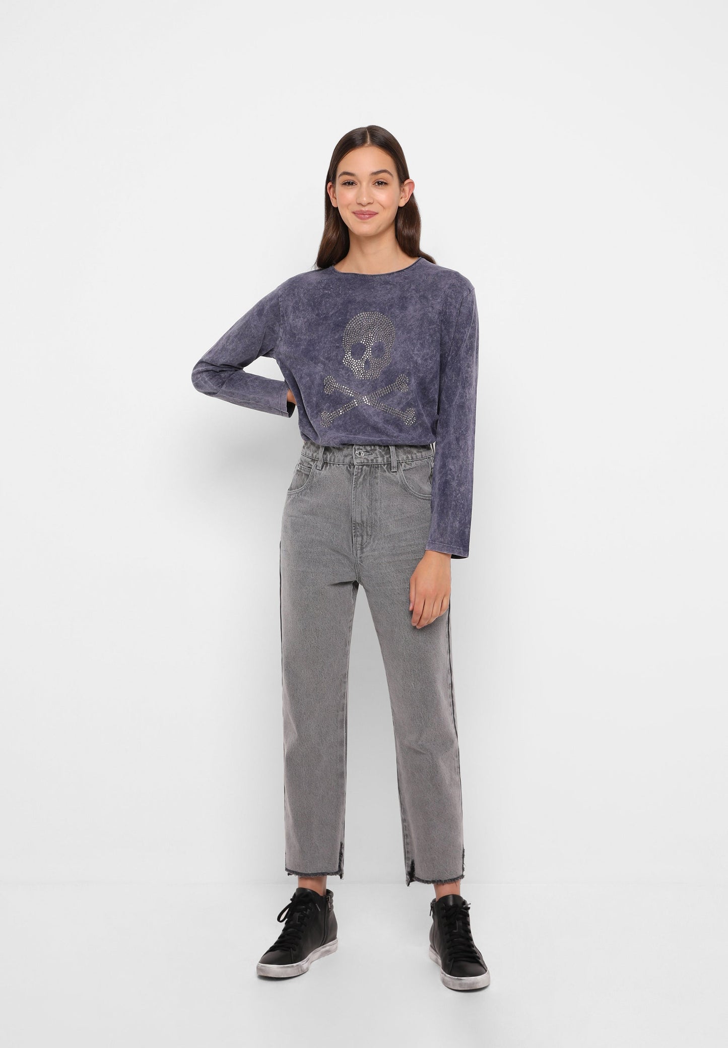 STRAIGHT JEANS WITH FRAYED EDGE