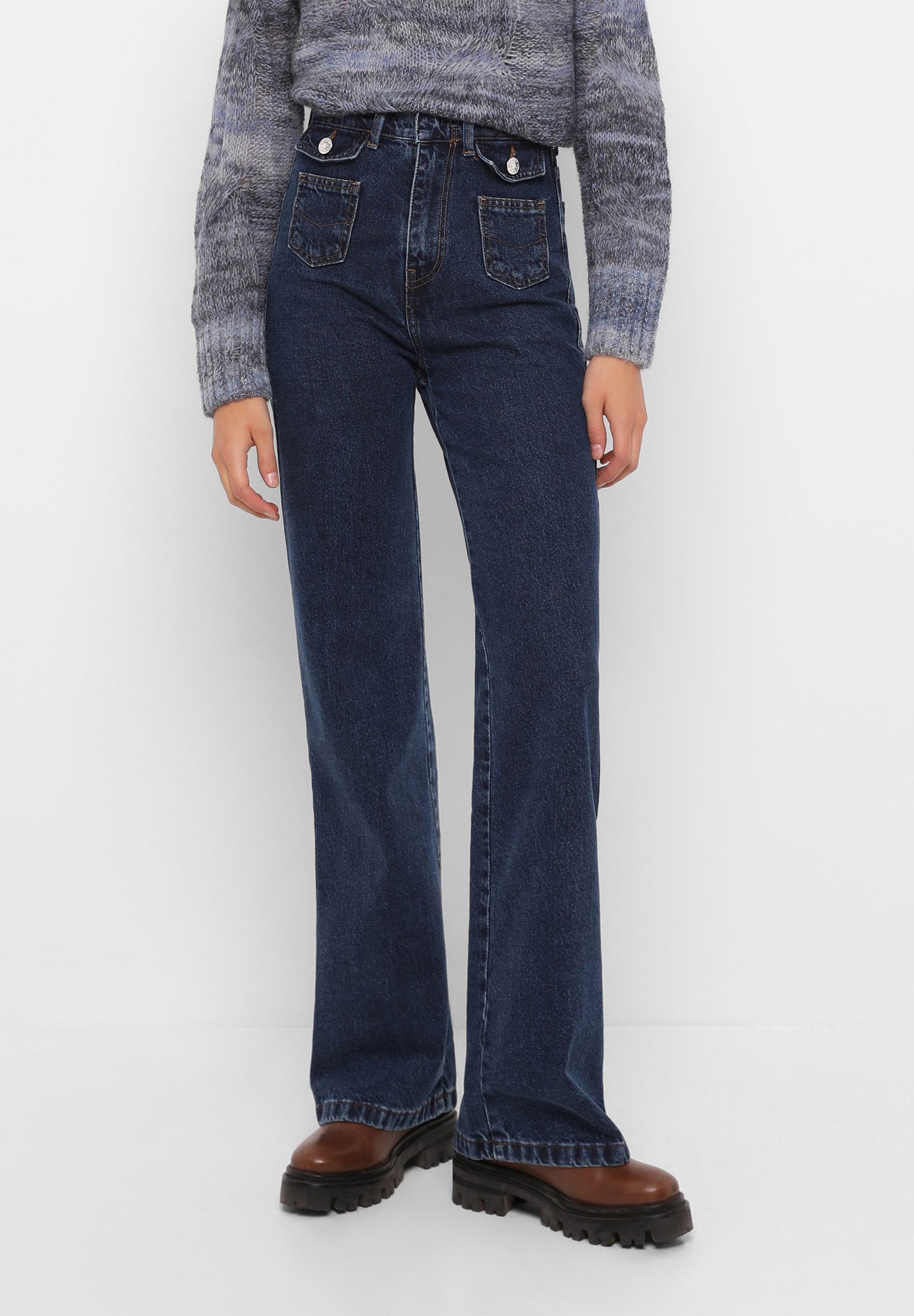 FLARE JEANS WITH BUTTON POCKETS