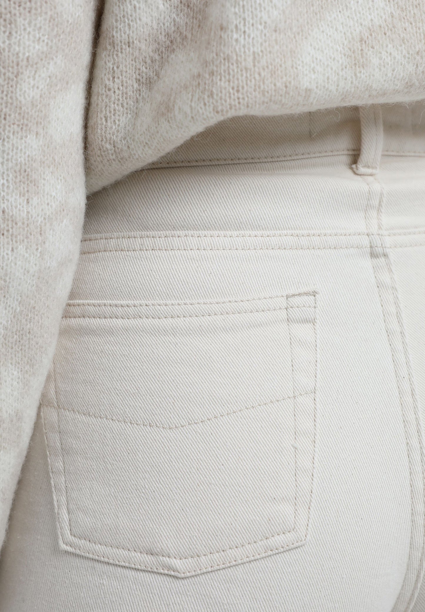 FLARE JEANS WITH BUTTON POCKETS