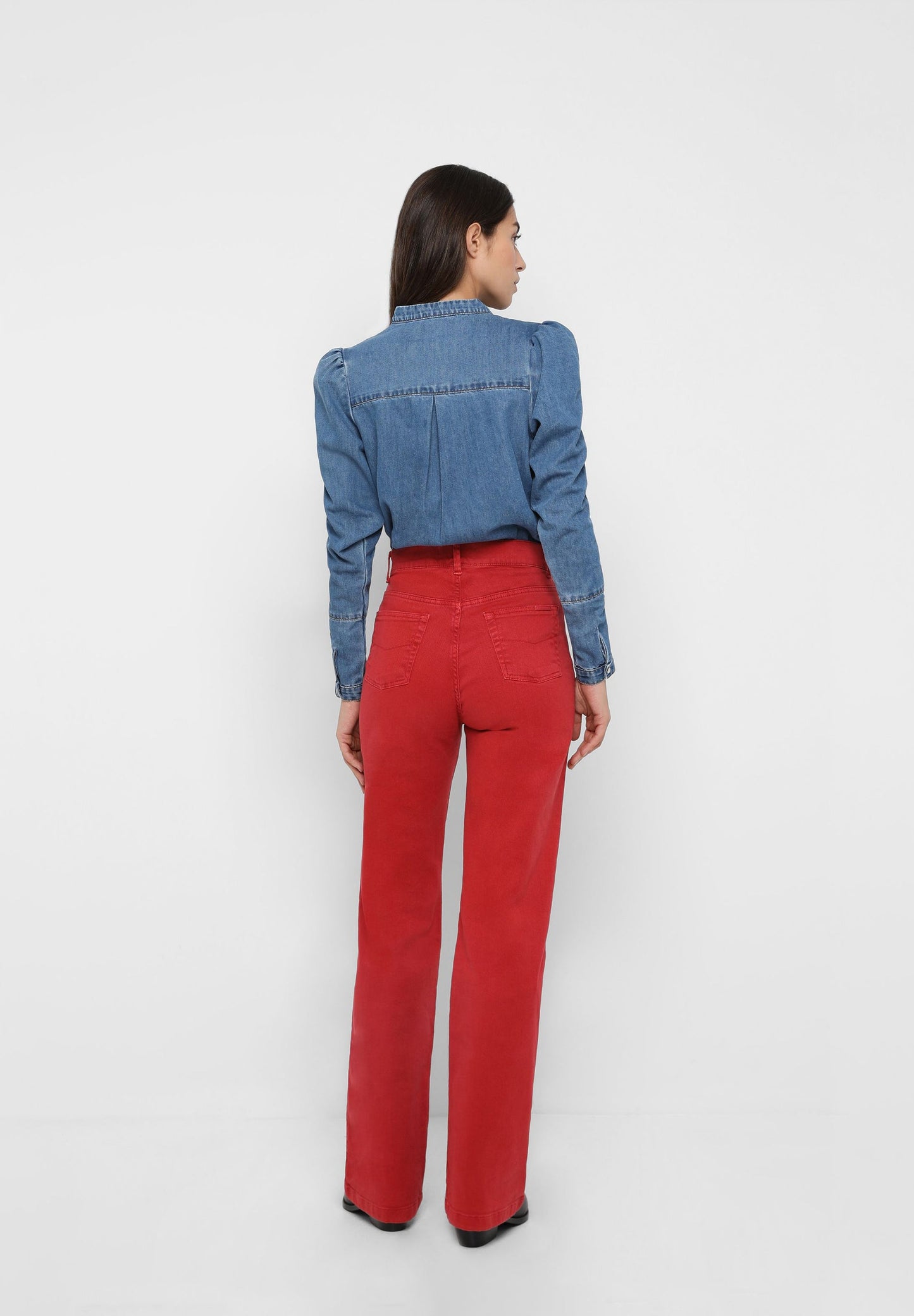 FLARE JEANS WITH BUTTON POCKETS