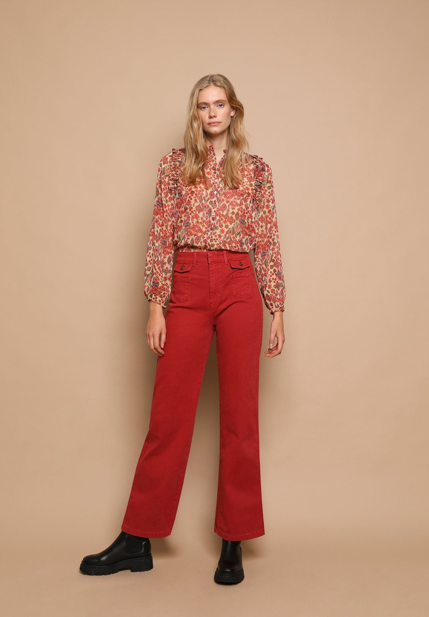 FLARE JEANS WITH BUTTON POCKETS