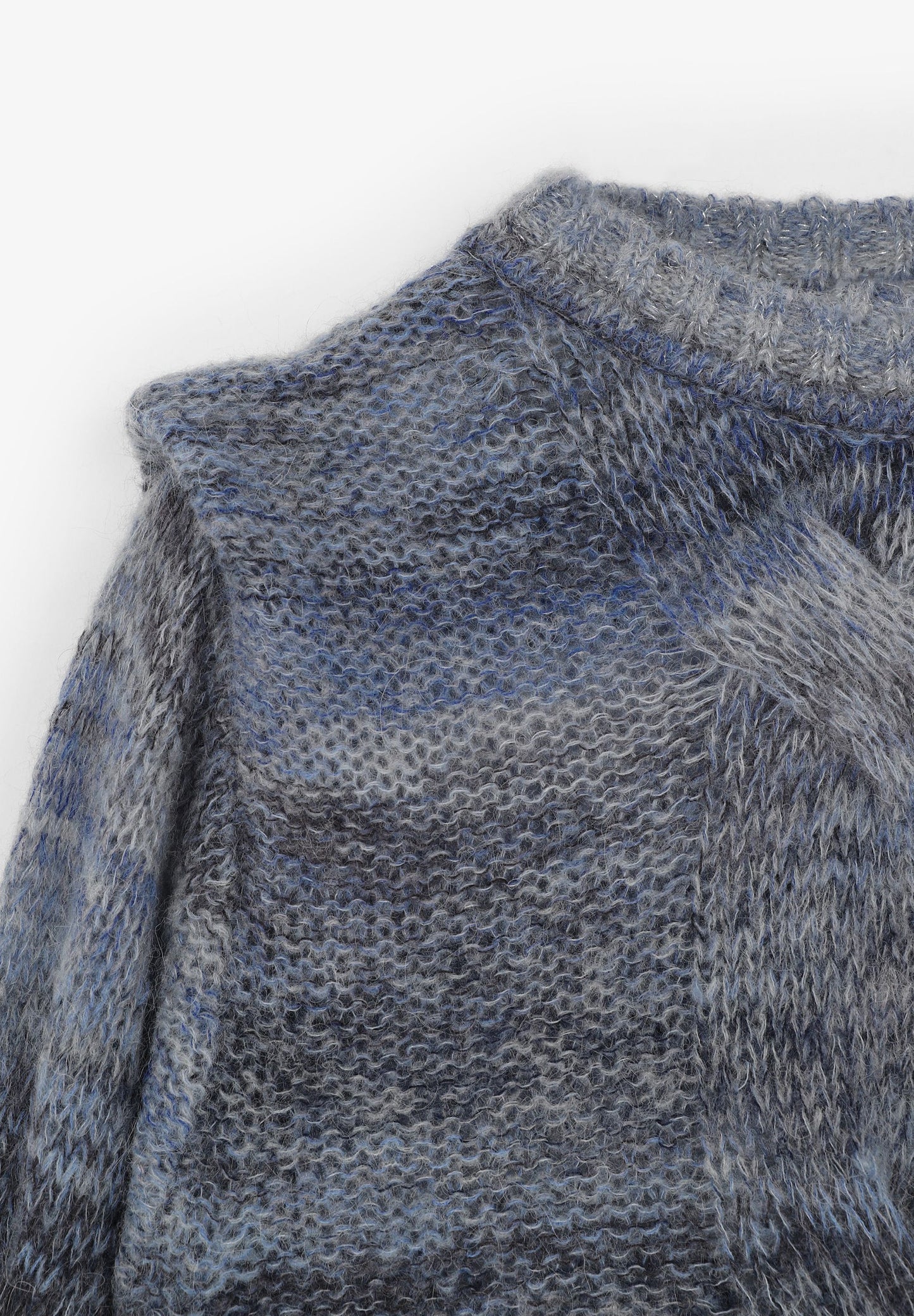 SWEATER WITH DETAIL ON SHOULDERS