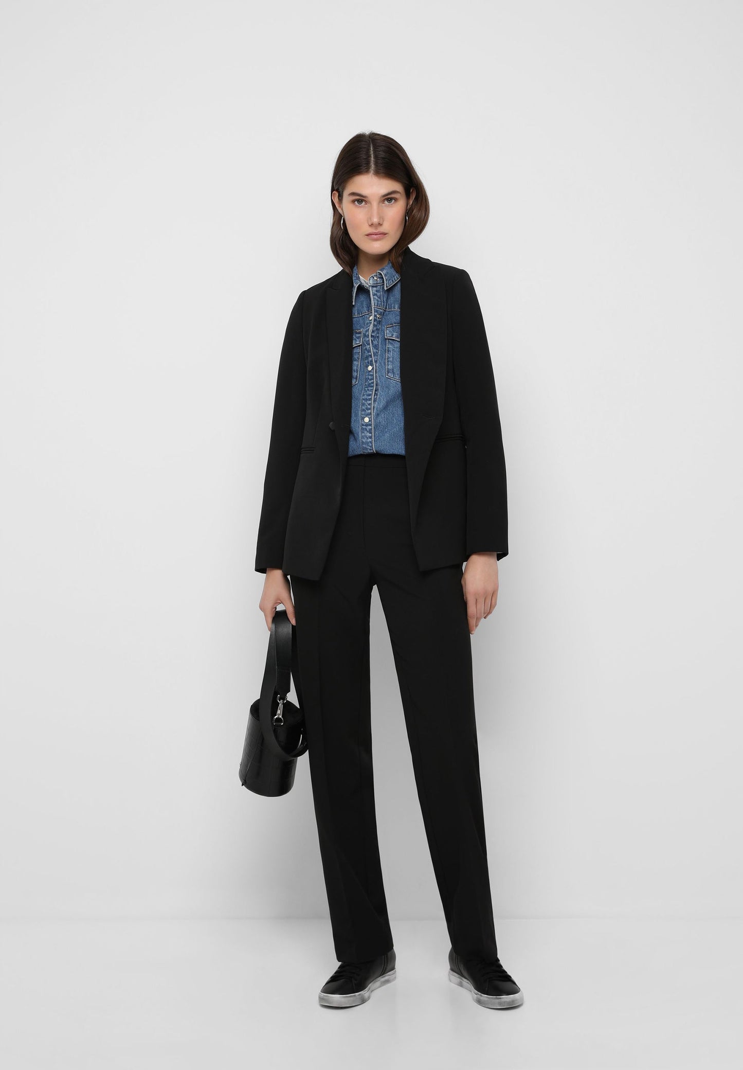 DOUBLE-BREASTED BLAZER