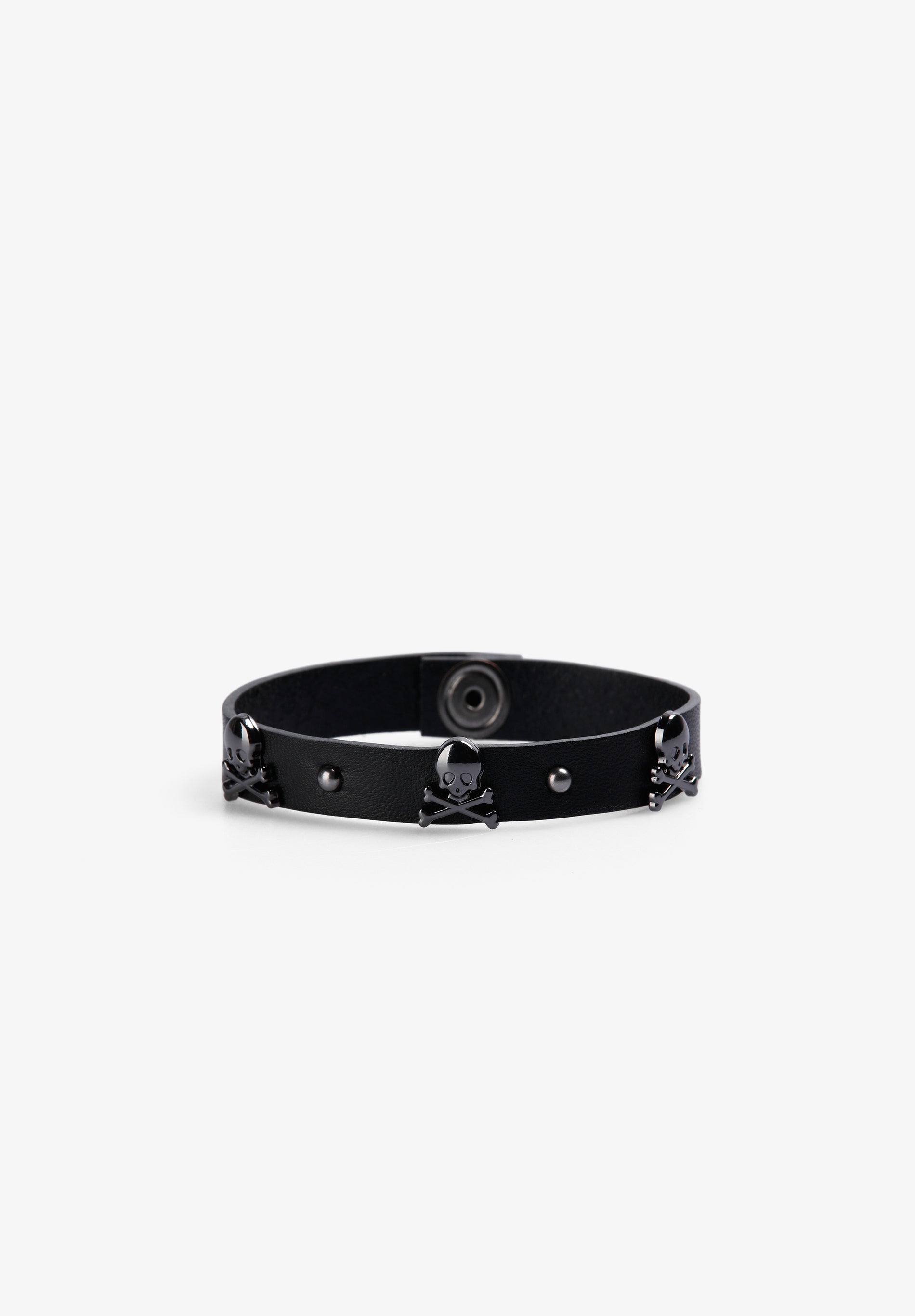 LEATHER BRACELET WITH METAL SKULLS