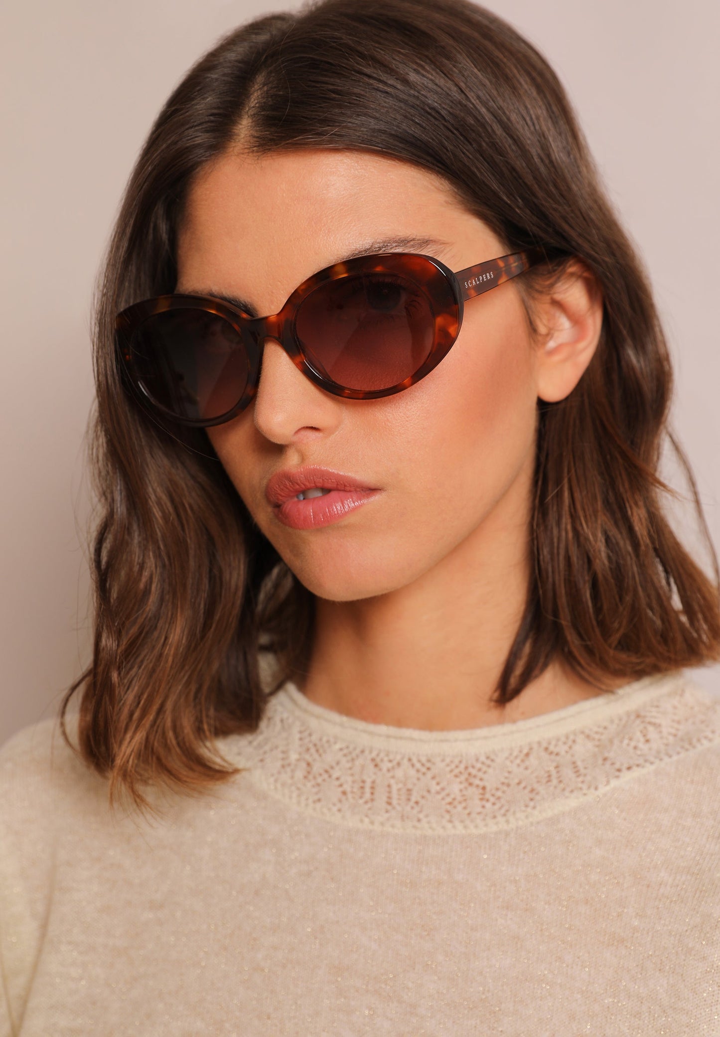 ROUND NECK POINTELLE SWEATER