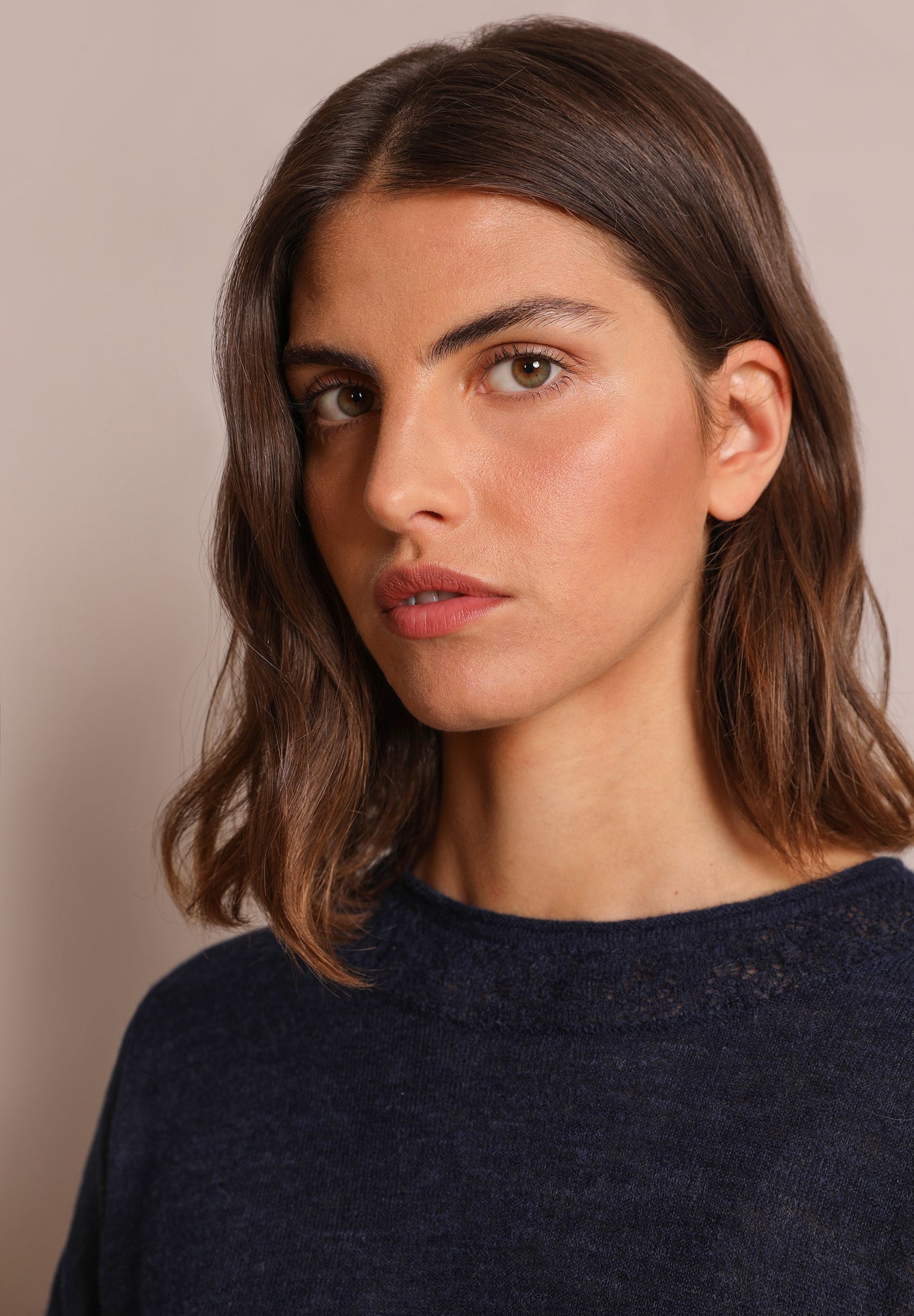 ROUND NECK POINTELLE SWEATER