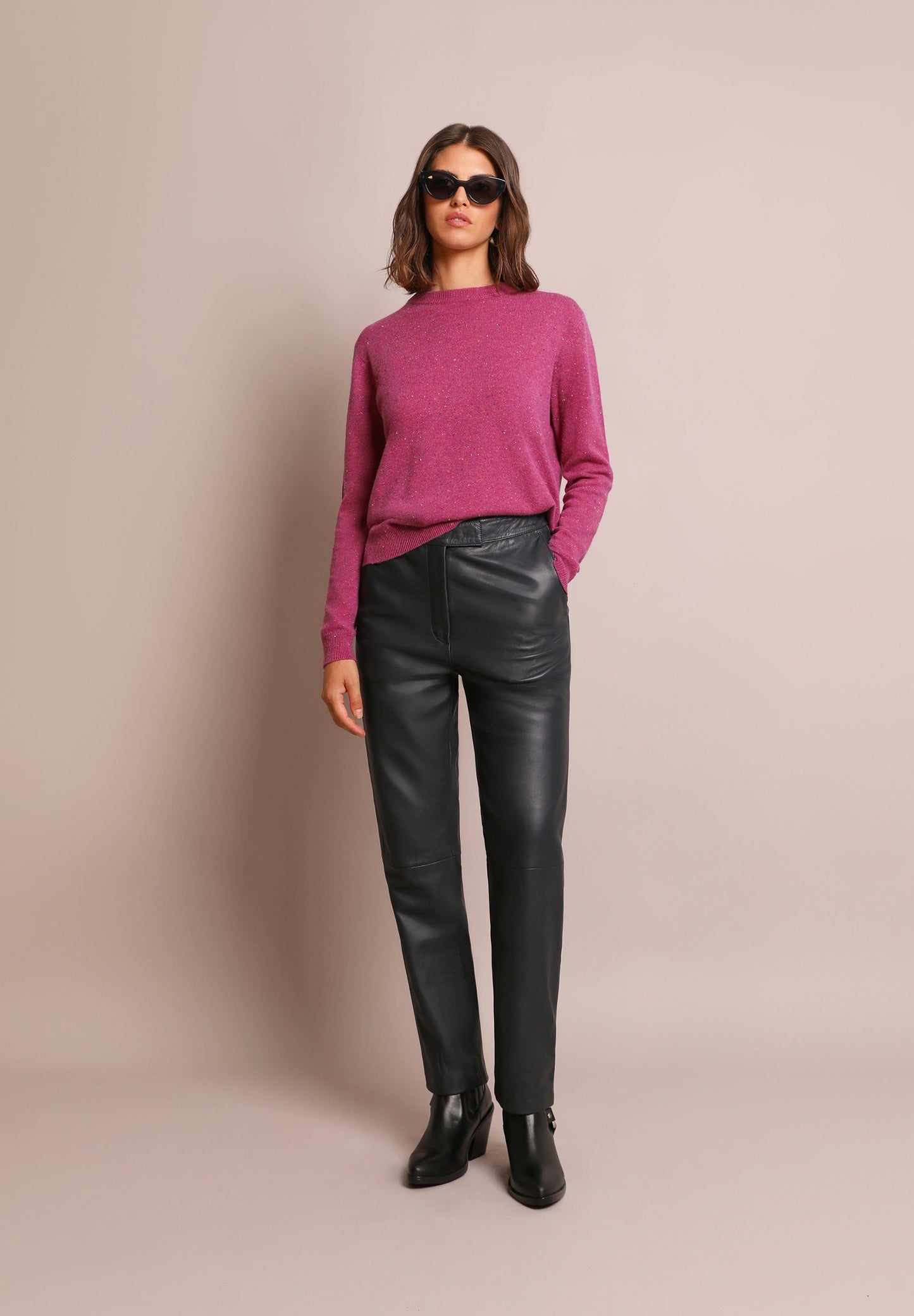 CASHMERE SWEATER WITH ROUND NECKLINE