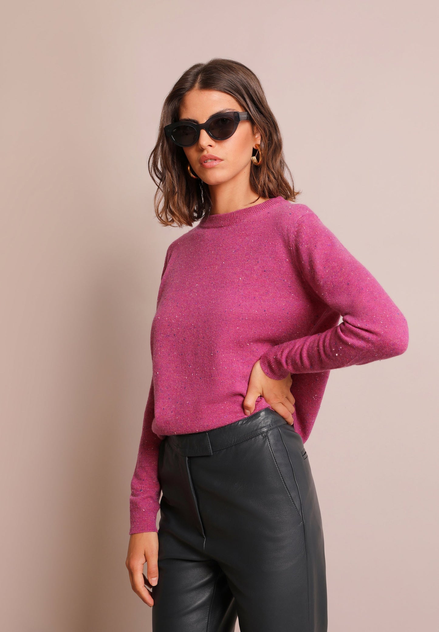 CASHMERE SWEATER WITH ROUND NECKLINE
