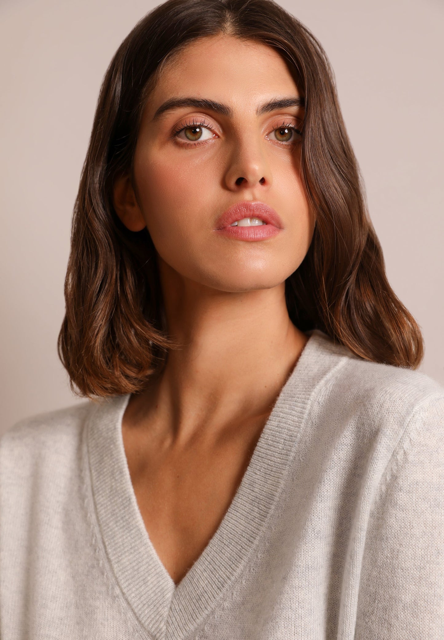 V-NECK CASHMERE SWEATER