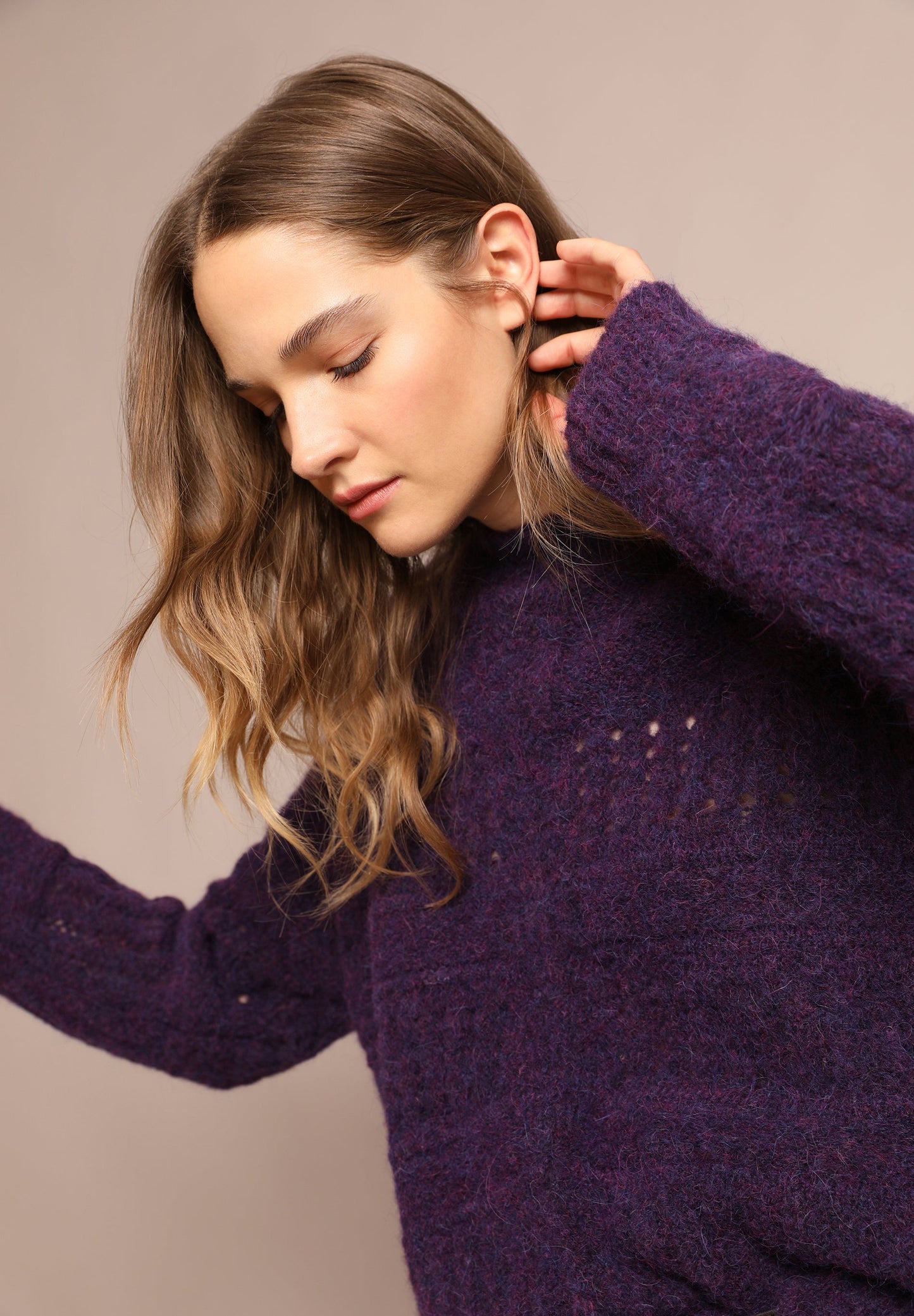 DIE-CUT WOOL SWEATER