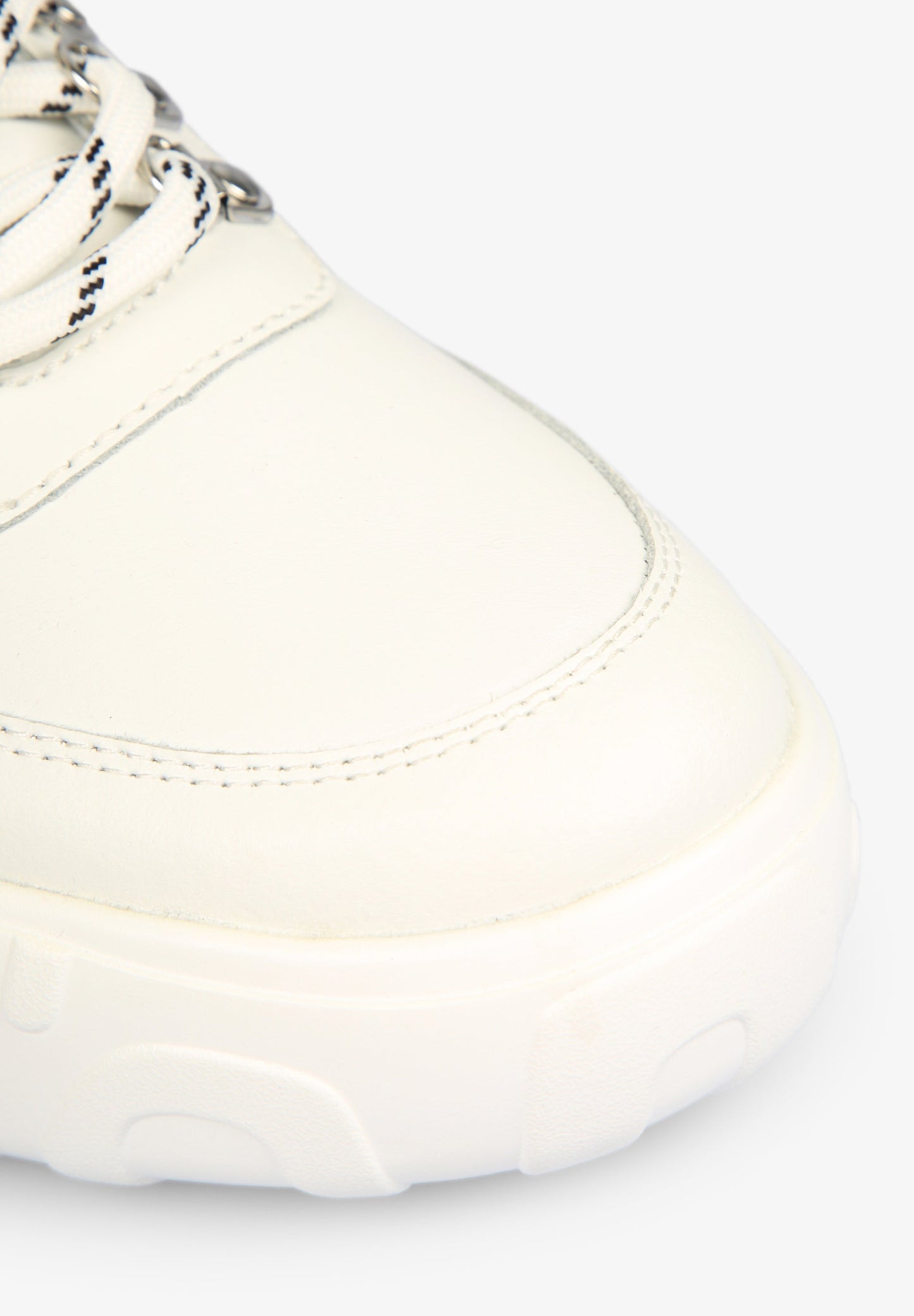 SNEAKERS WITH SPECIAL CONTRAST SOLES