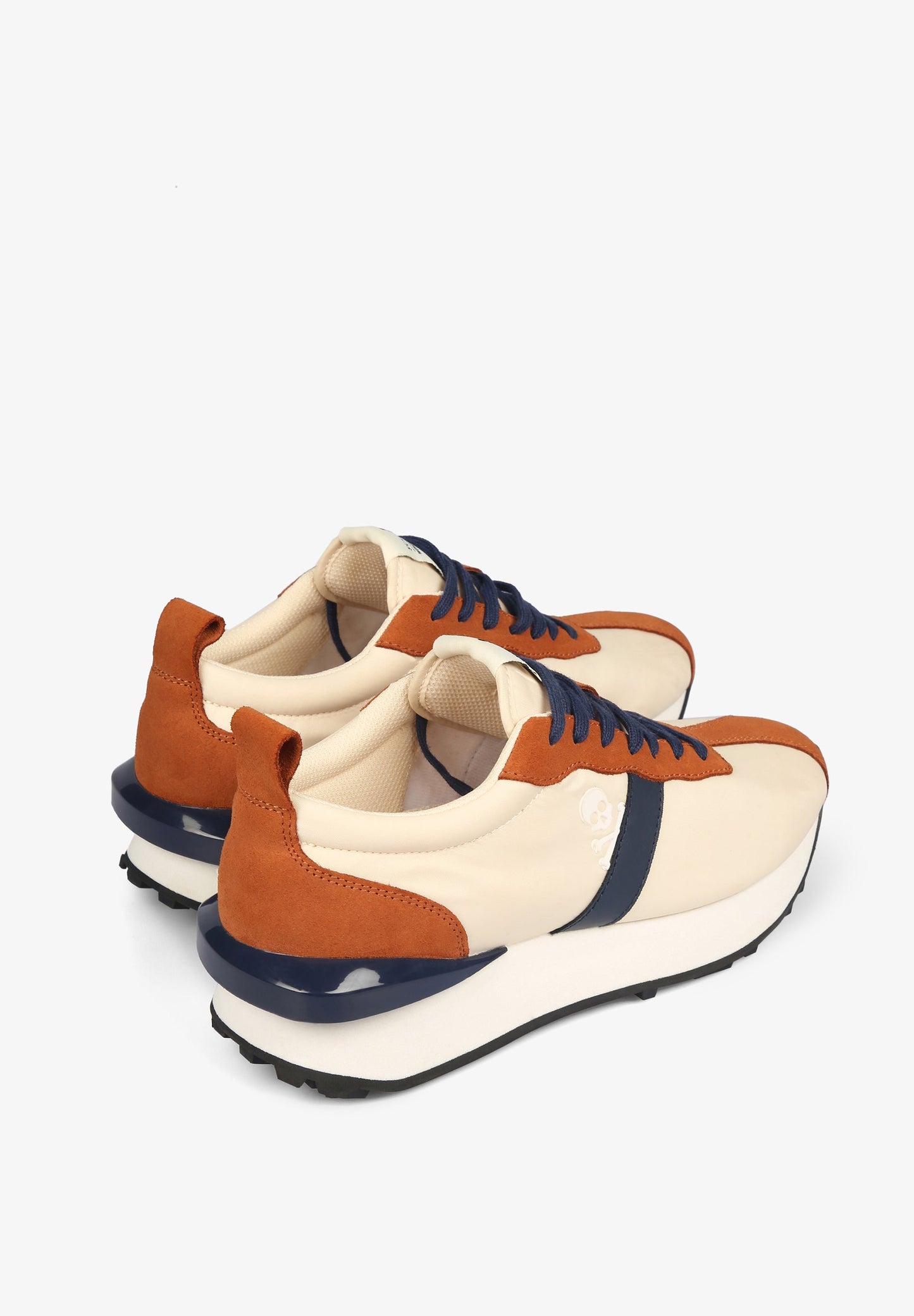 SNEAKERS WITH PRONOUNCED STABILISERS