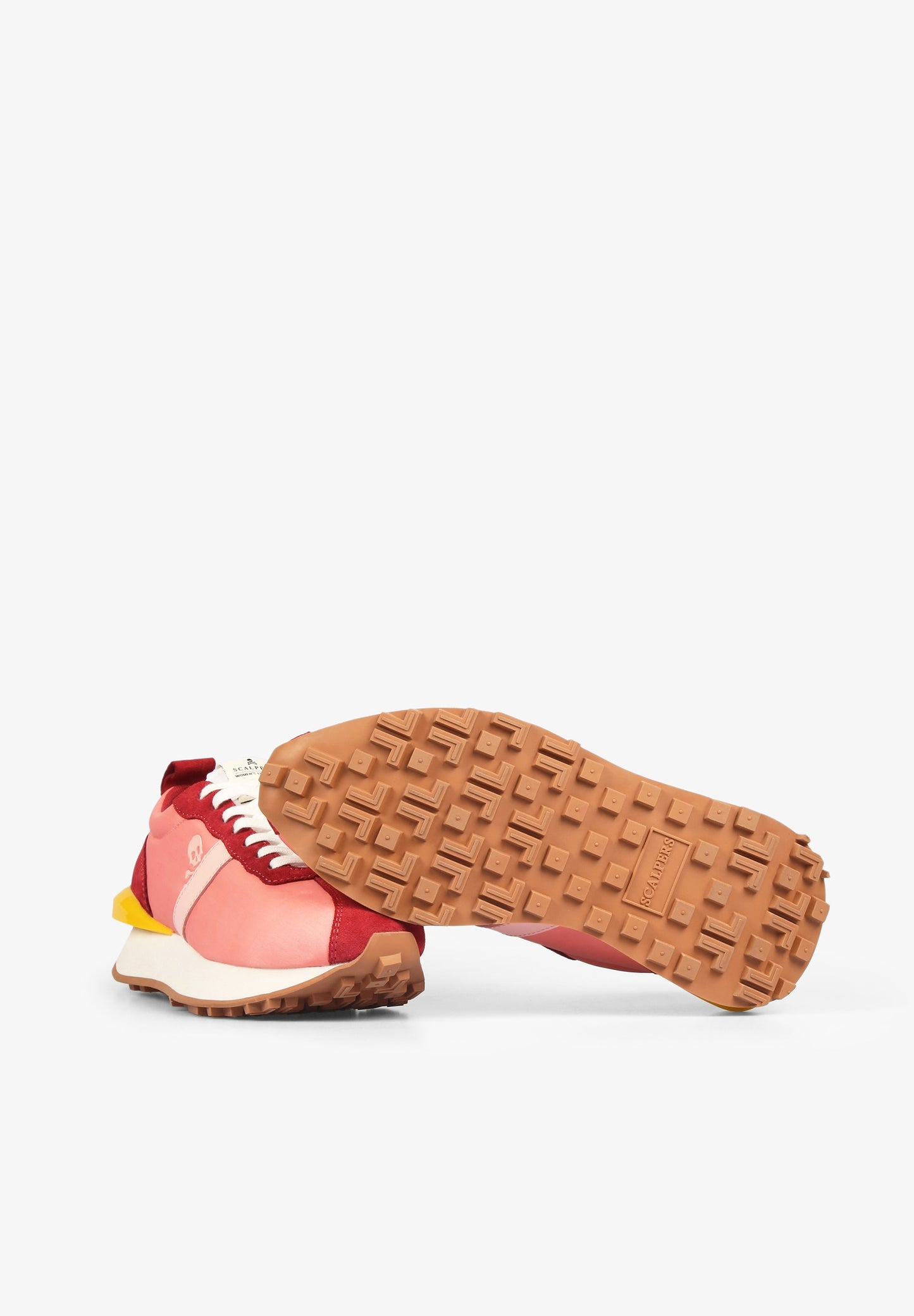 SNEAKERS WITH PRONOUNCED STABILISERS