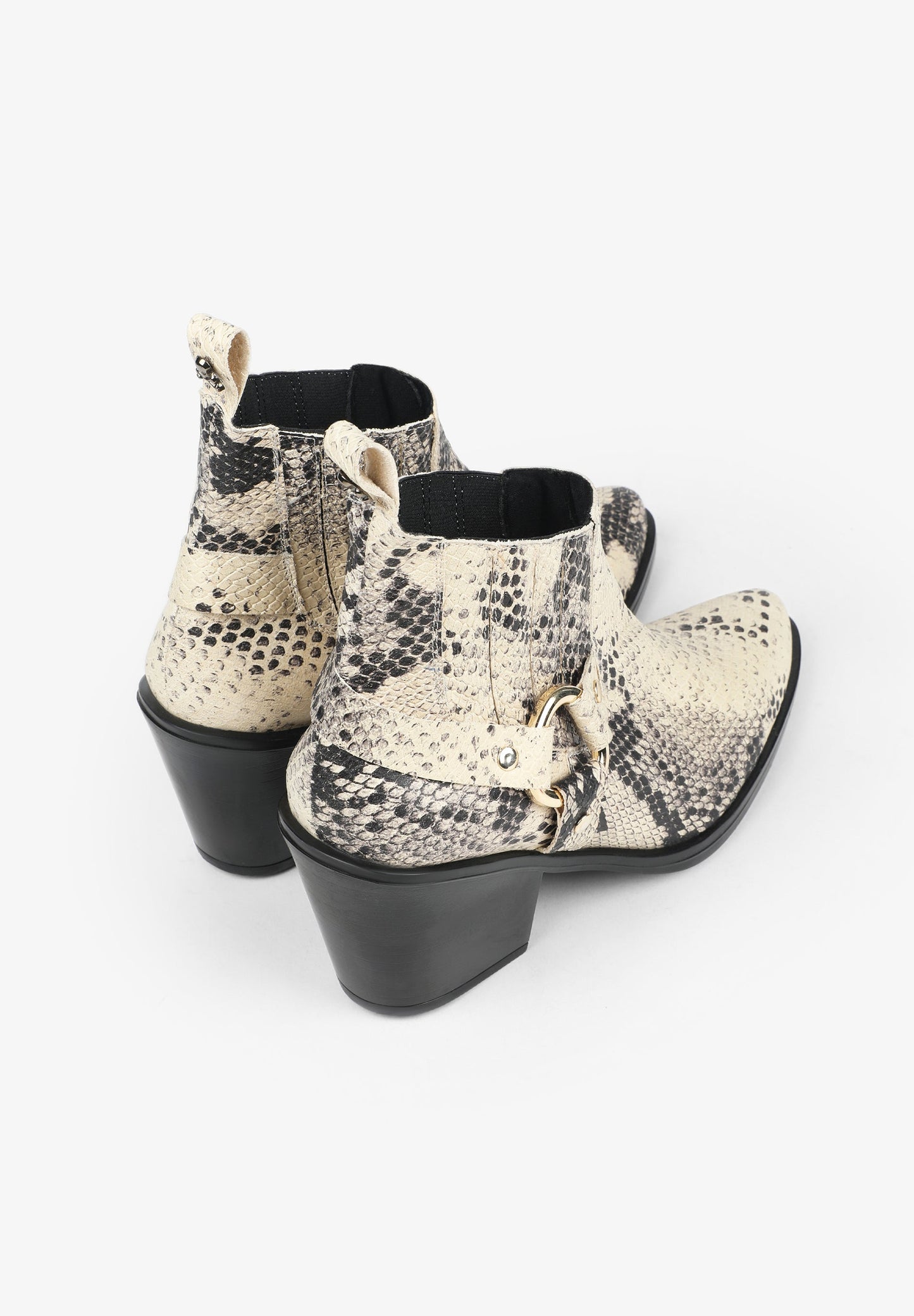 LEATHER ANKLE BOOTS WITH D-RING