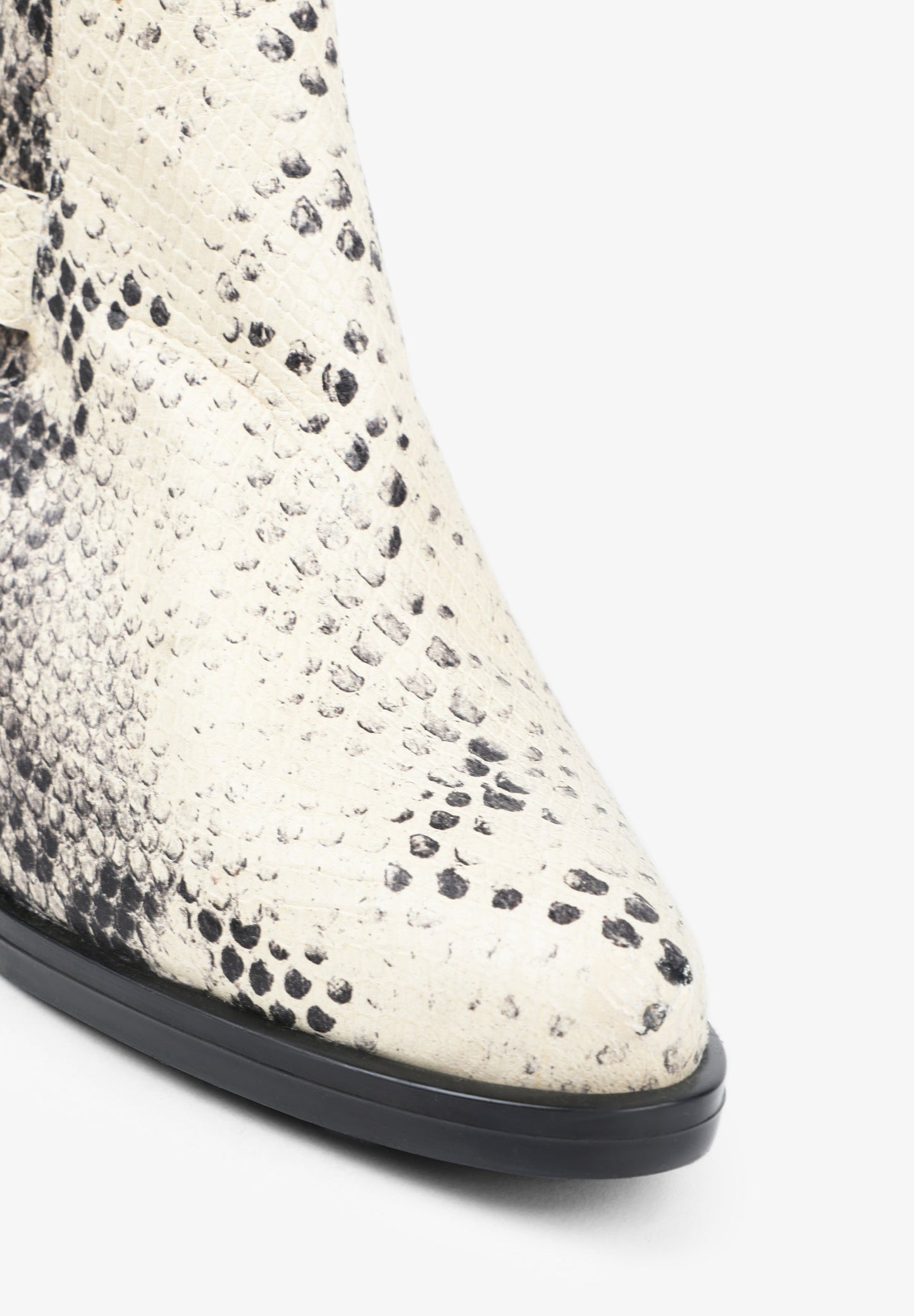 LEATHER ANKLE BOOTS WITH D-RING