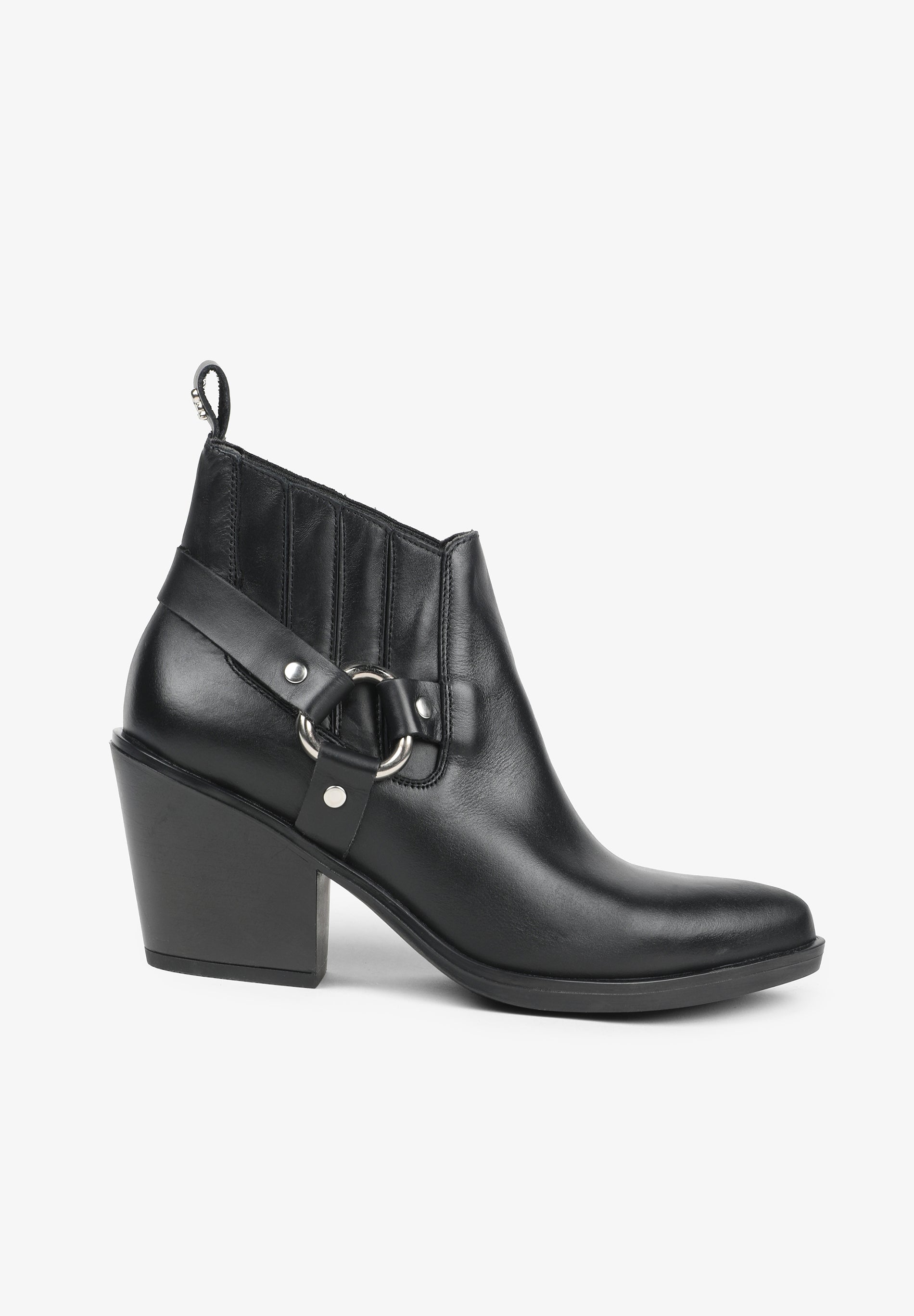 LEATHER ANKLE BOOTS WITH D-RING