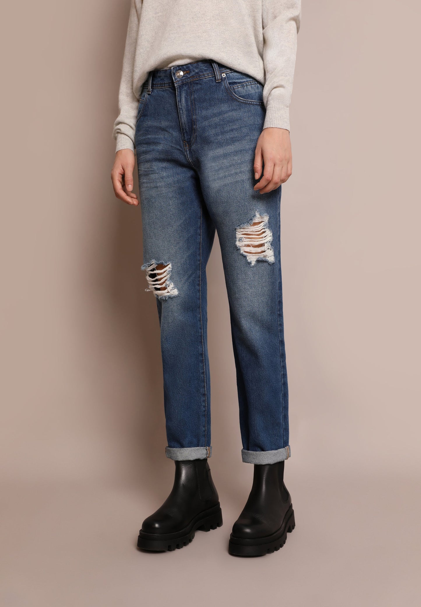 RELAXED FIT JEANS