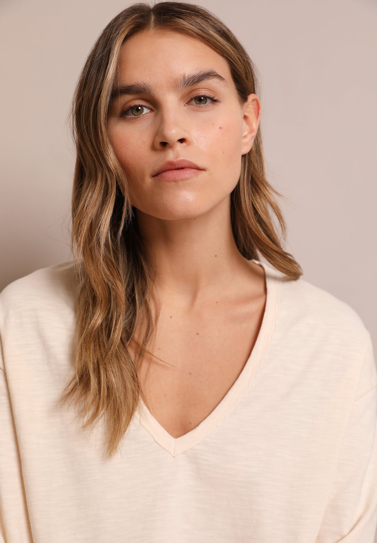 BASIC LONG SLEEVE T-SHIRT