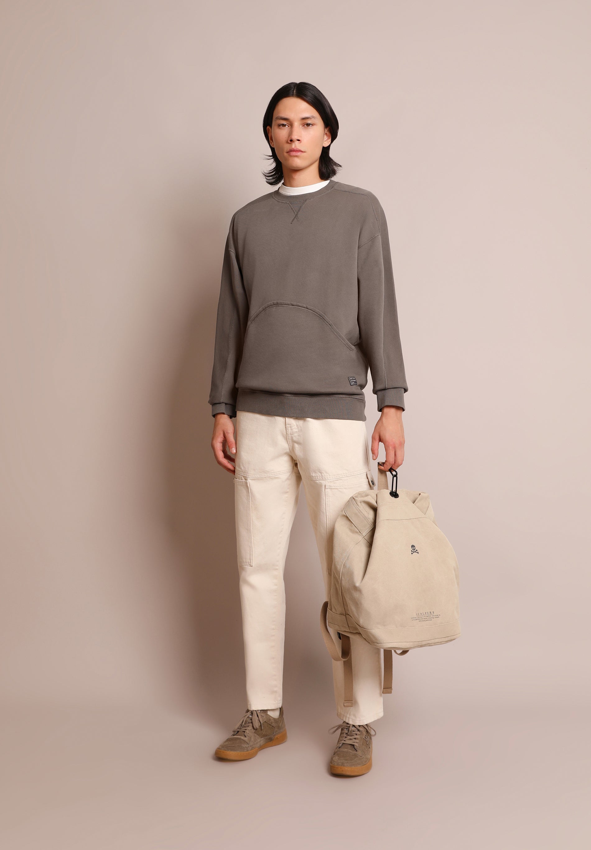 SWEATSHIRT WITH A POUCH POCKET