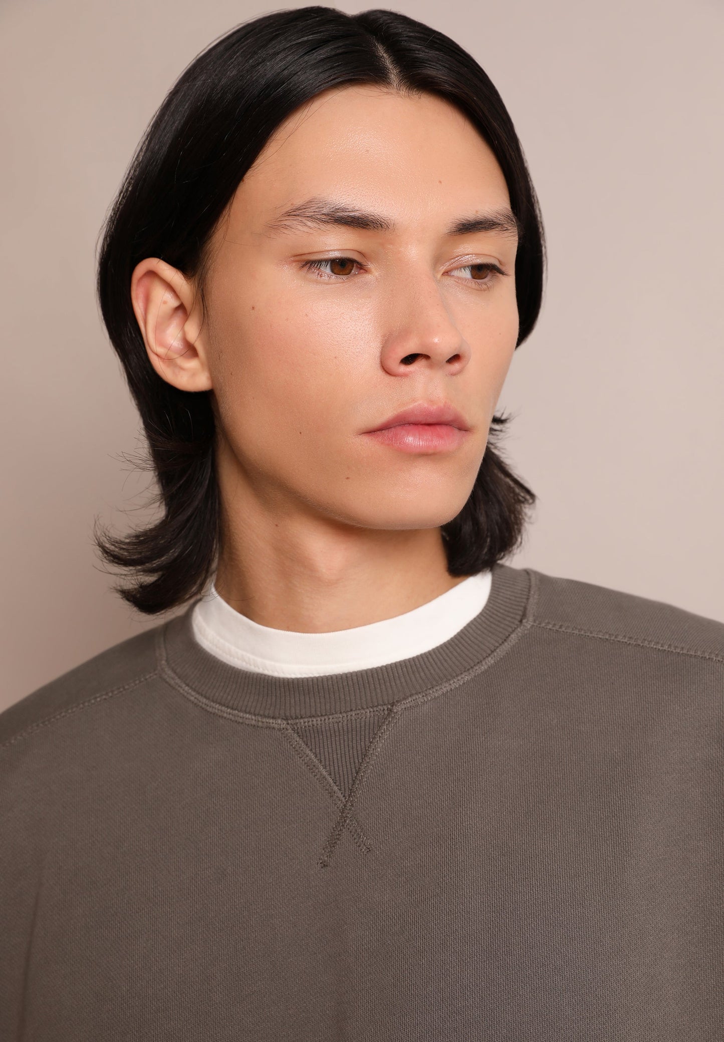 SWEATSHIRT WITH A POUCH POCKET