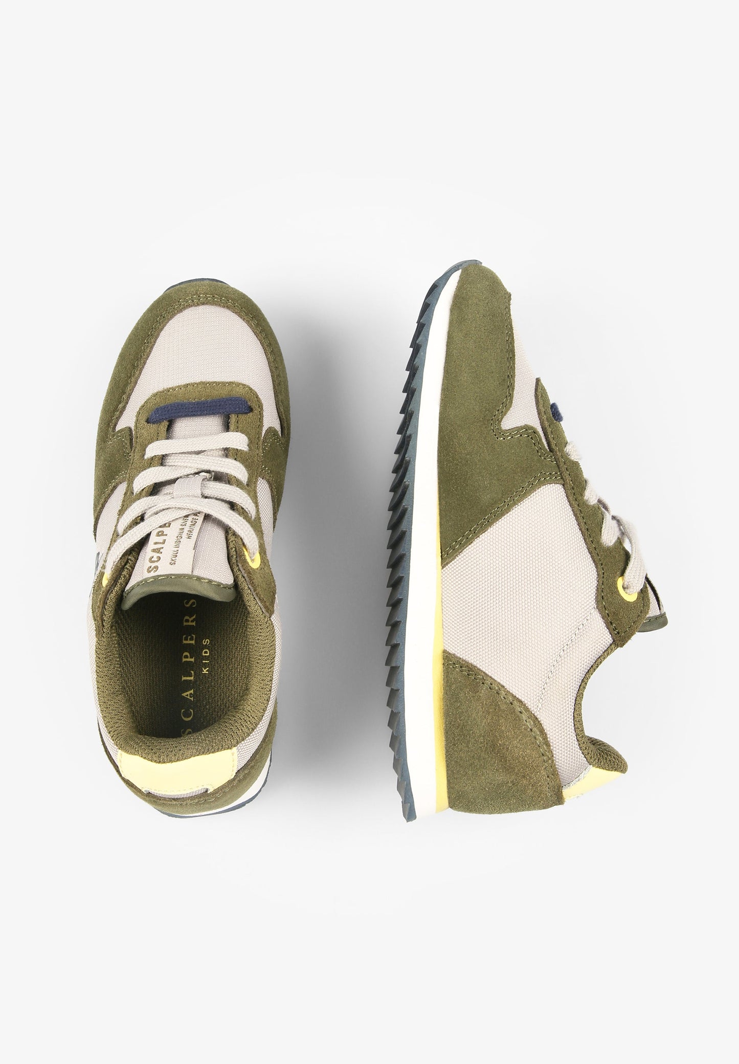 SNEAKERS WITH SKULL INSIGNIA