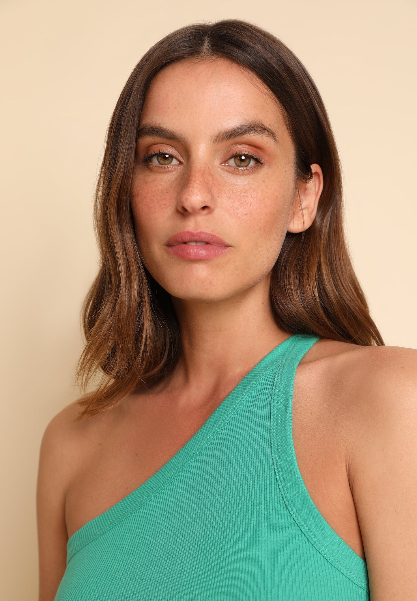 ASYMMETRIC RIBBED T-SHIRT