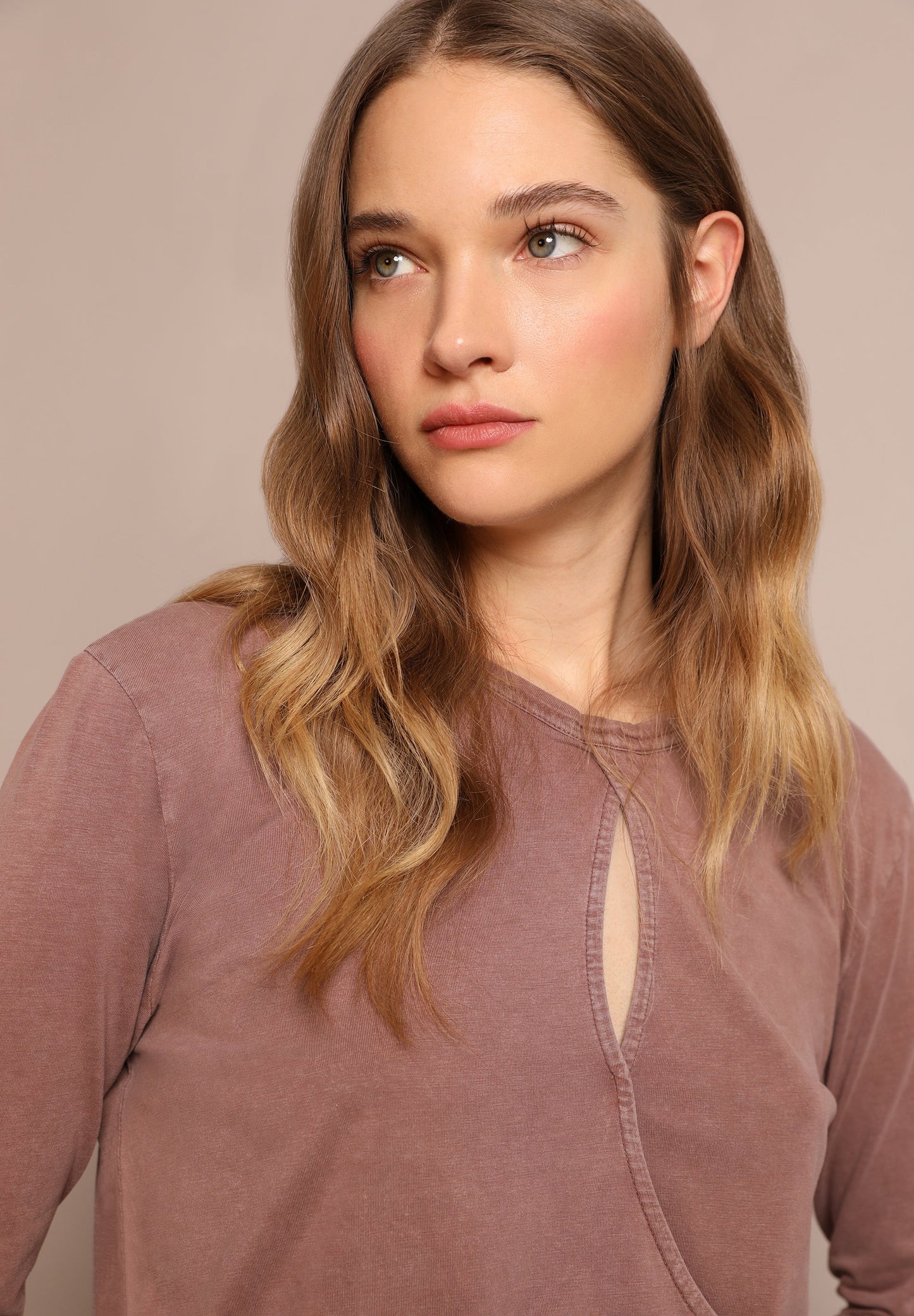 CROSSOVER CUT-OUT T-SHIRT