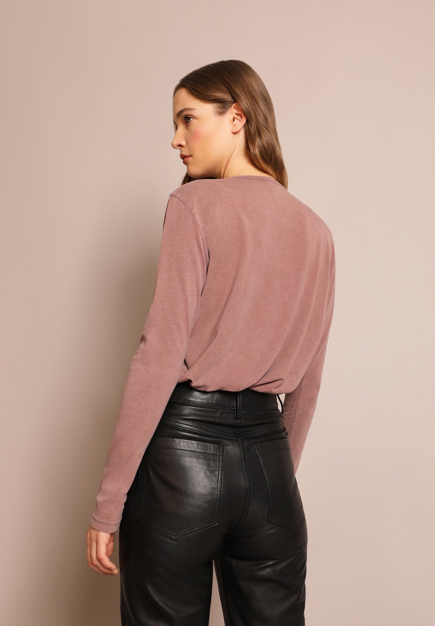 CROSSOVER CUT-OUT T-SHIRT