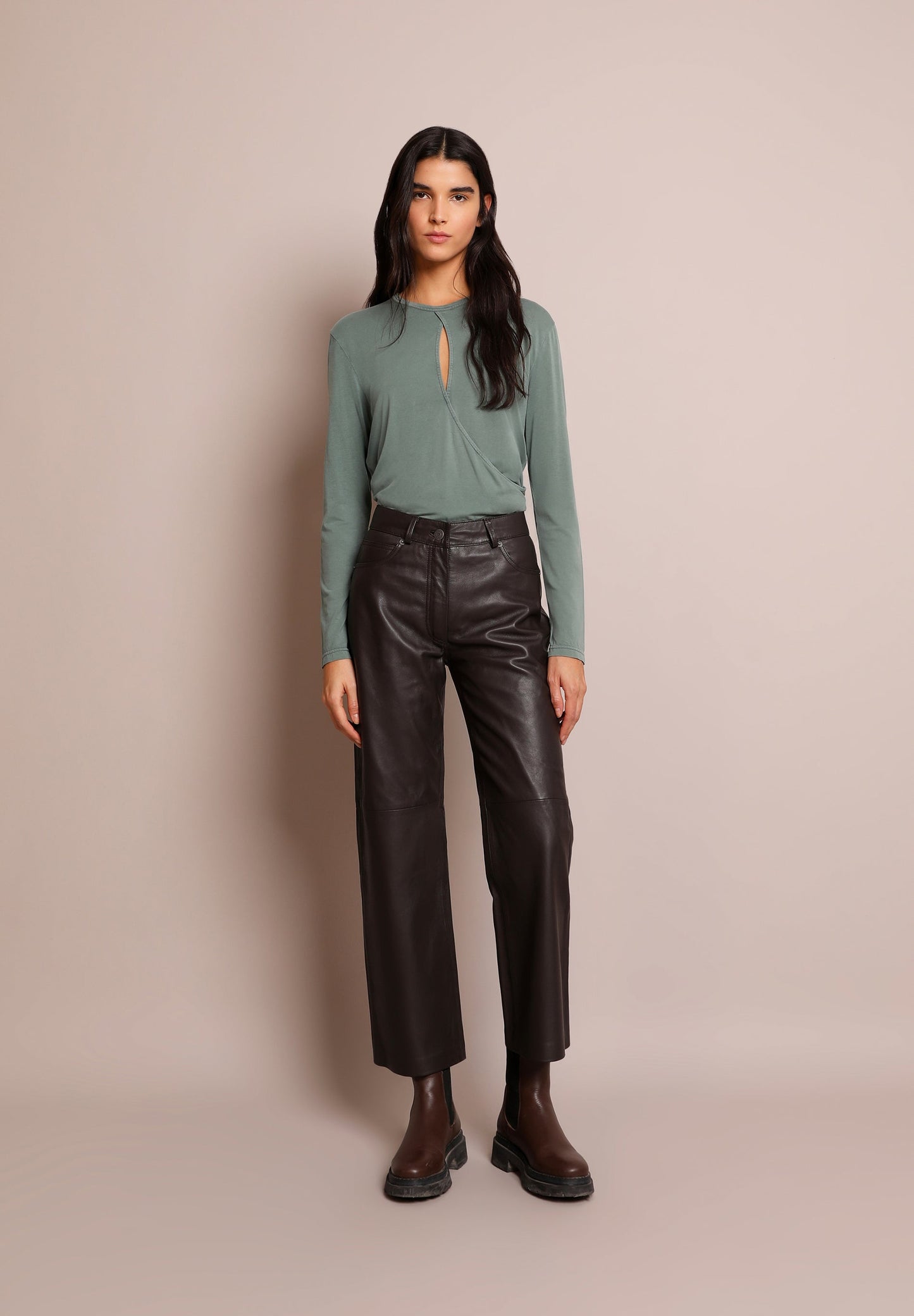 CROSSOVER CUT-OUT T-SHIRT