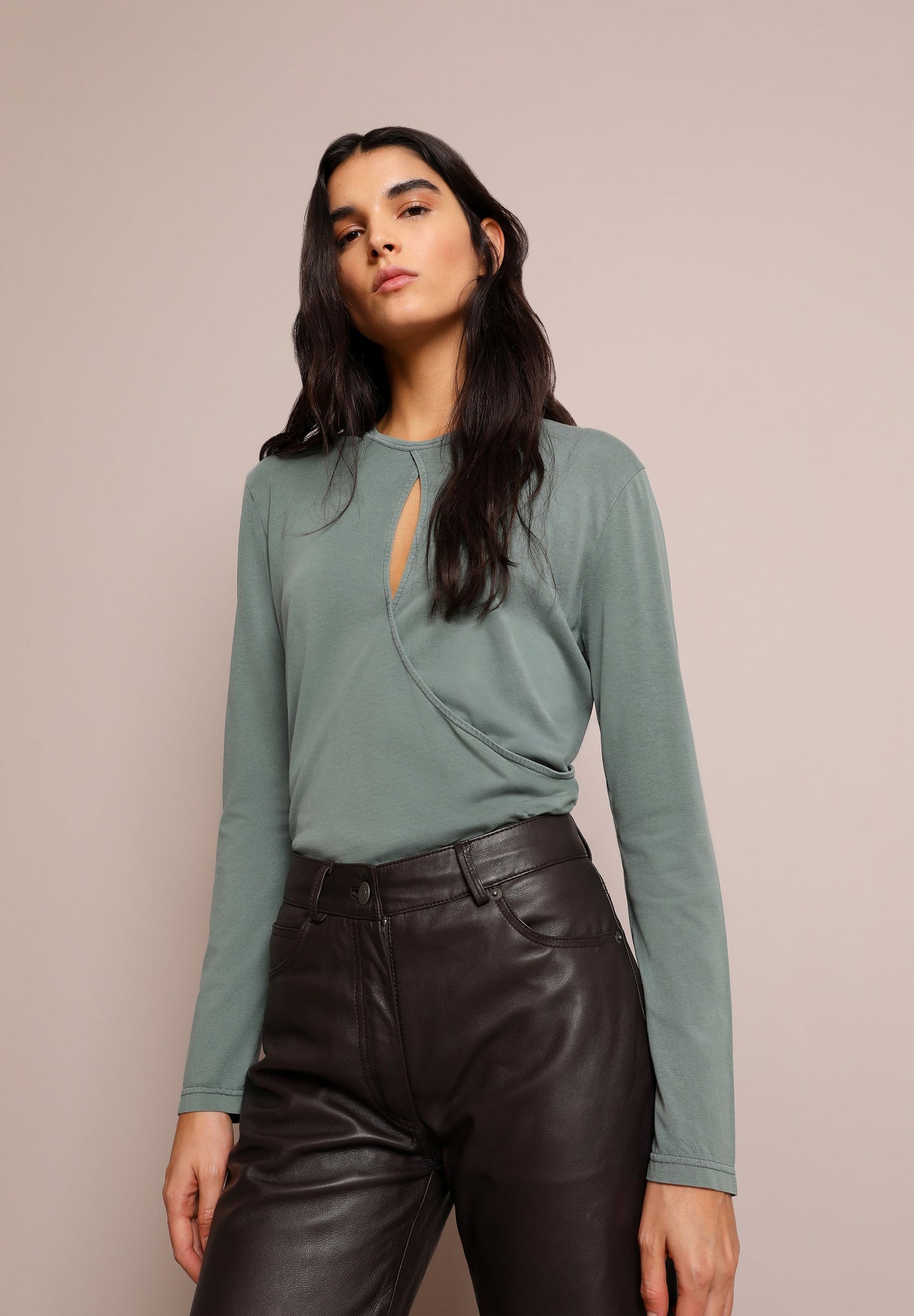 CROSSOVER CUT-OUT T-SHIRT