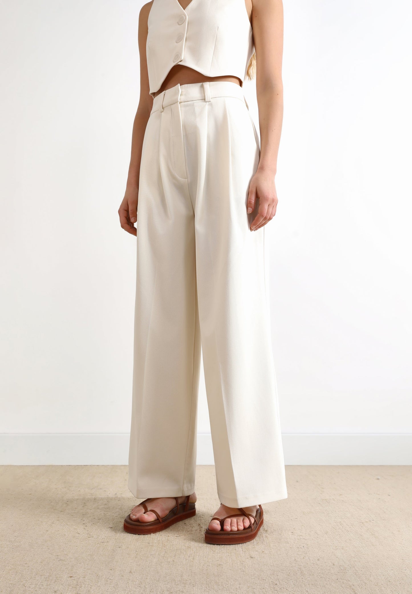 WIDE-LEG TROUSERS WITH DARTS