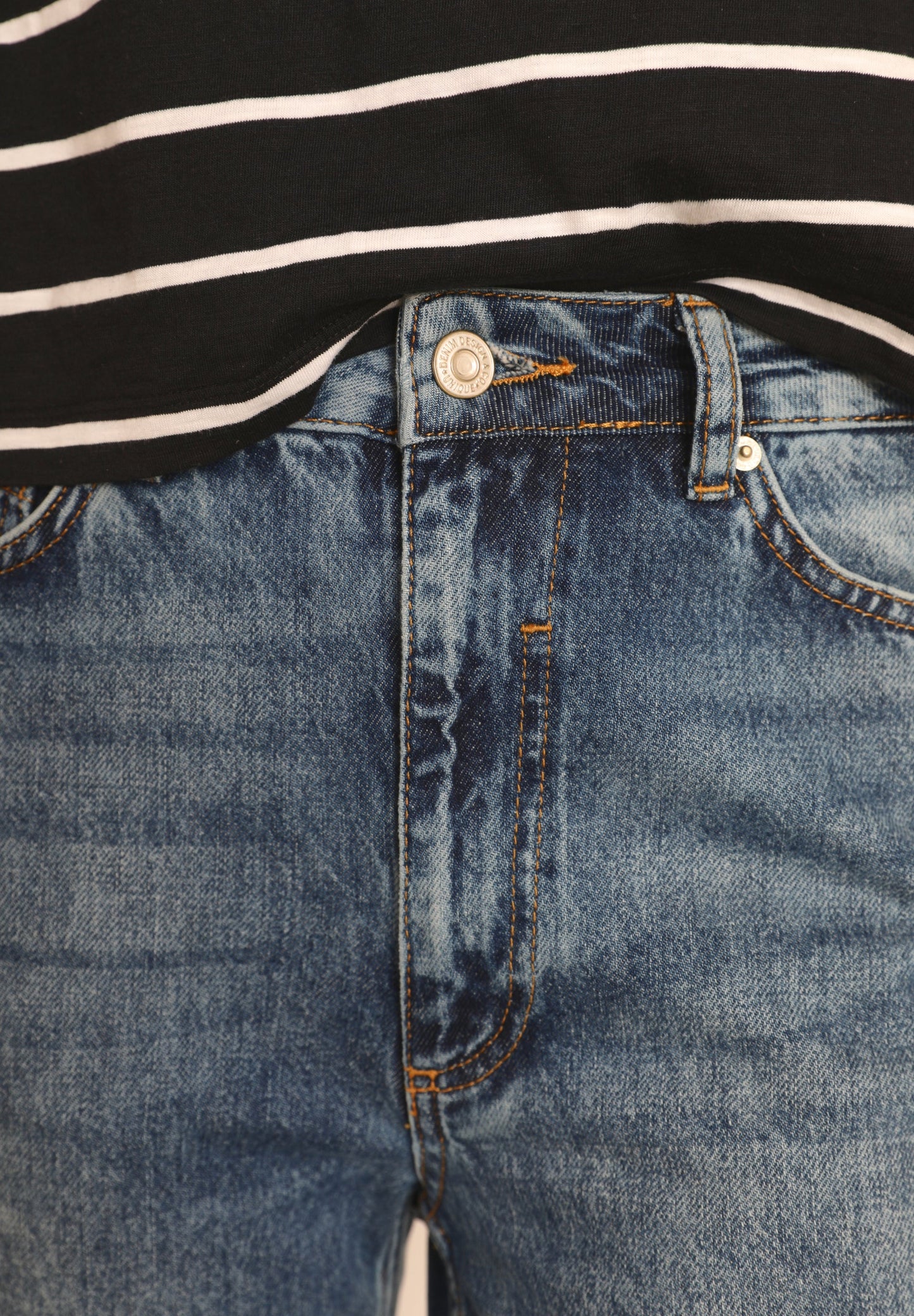 FLARED JEANS WITH PATCH ON THE HEM
