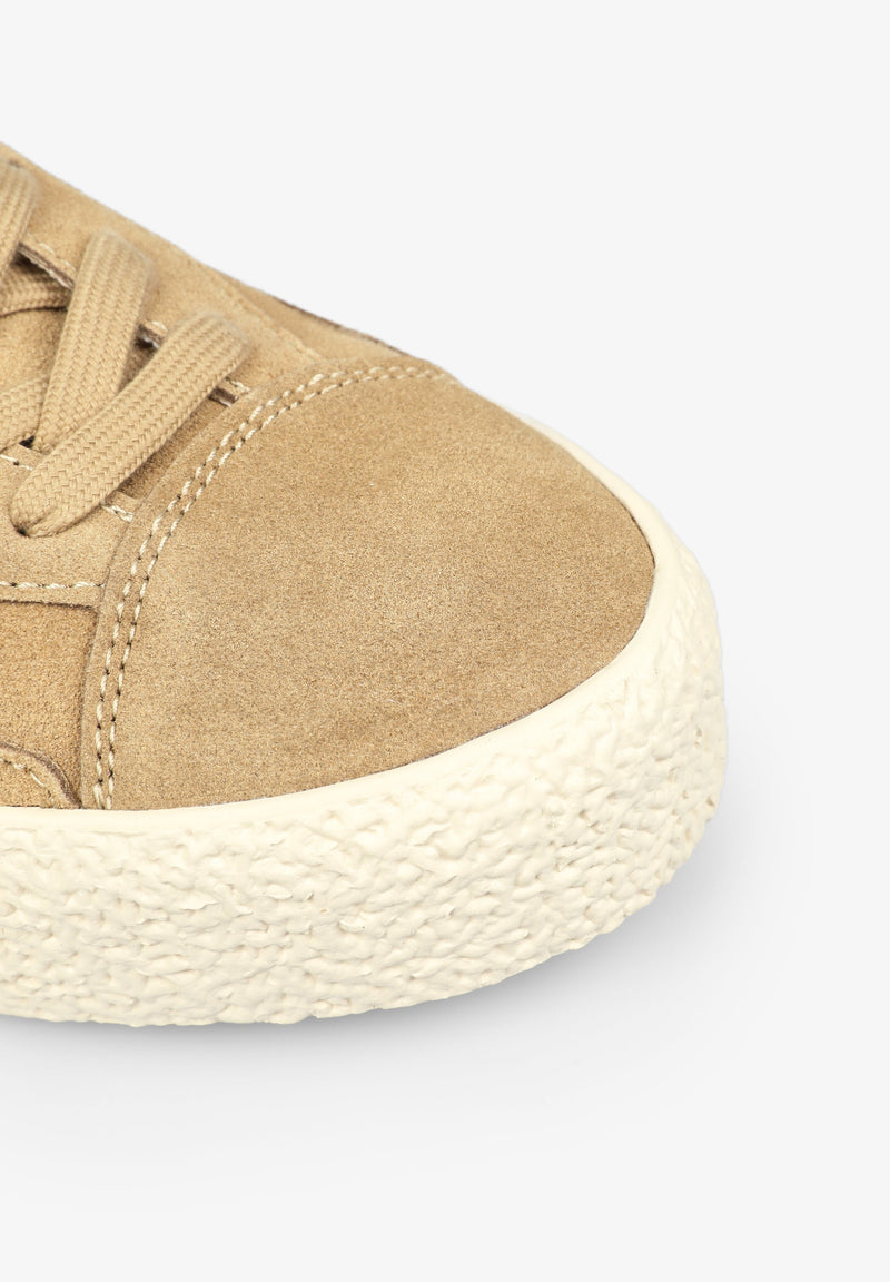 LOW TOP SNEAKERS WITH PRONOUNCED SOLE