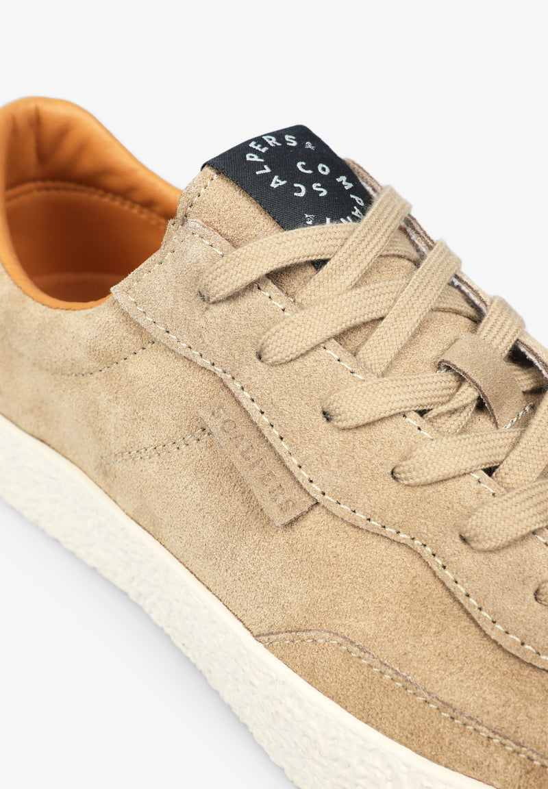 LOW TOP SNEAKERS WITH PRONOUNCED SOLE