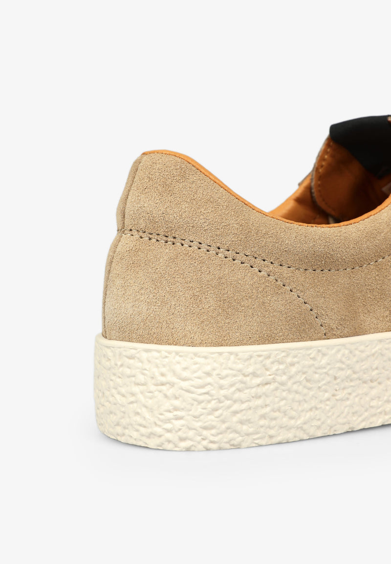 LOW TOP SNEAKERS WITH PRONOUNCED SOLE