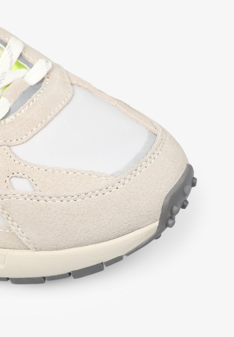 SNEAKERS WITH NEON DETAIL